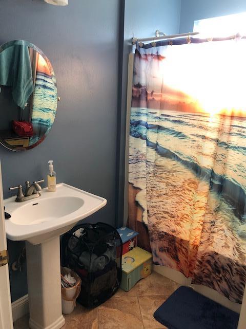 HARLAN SQUARES/D LOT 1 BLK B - Residential