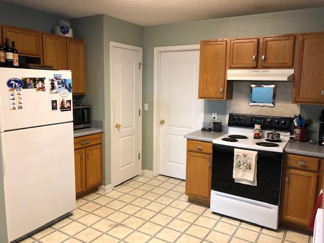 HARLAN SQUARES/D LOT 1 BLK B - Residential