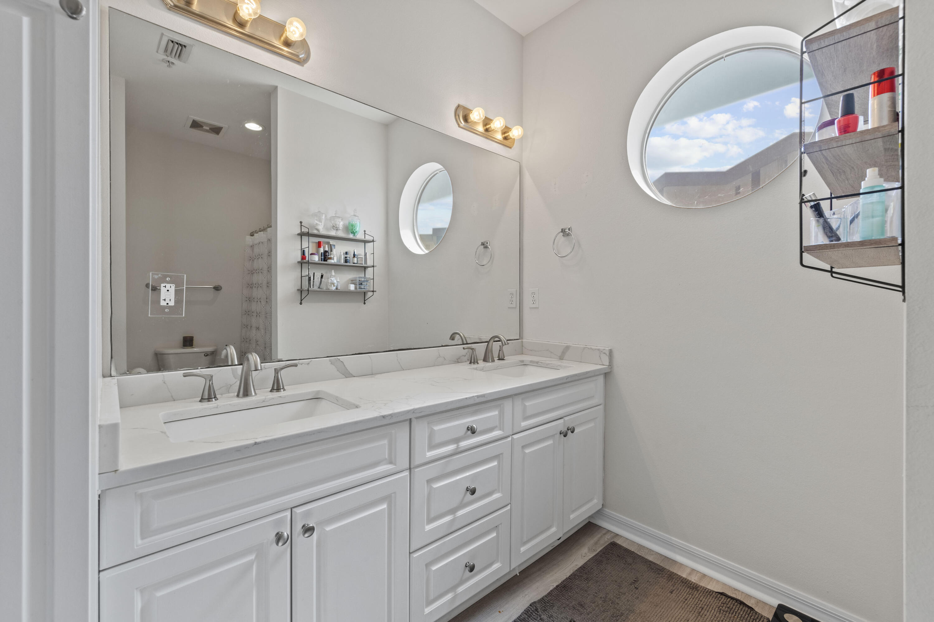 BEACH POINTE T/H - Residential