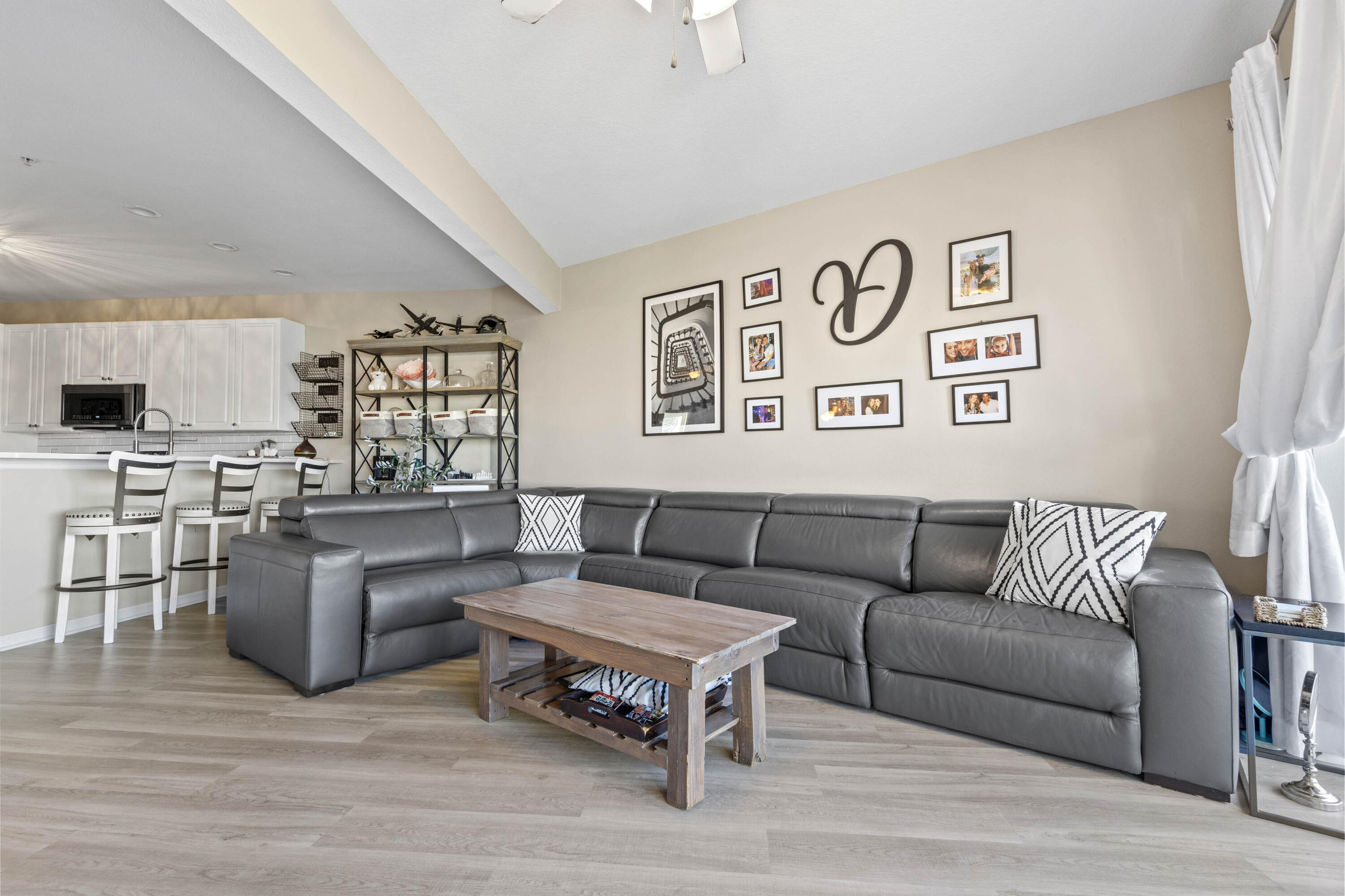 BEACH POINTE T/H - Residential