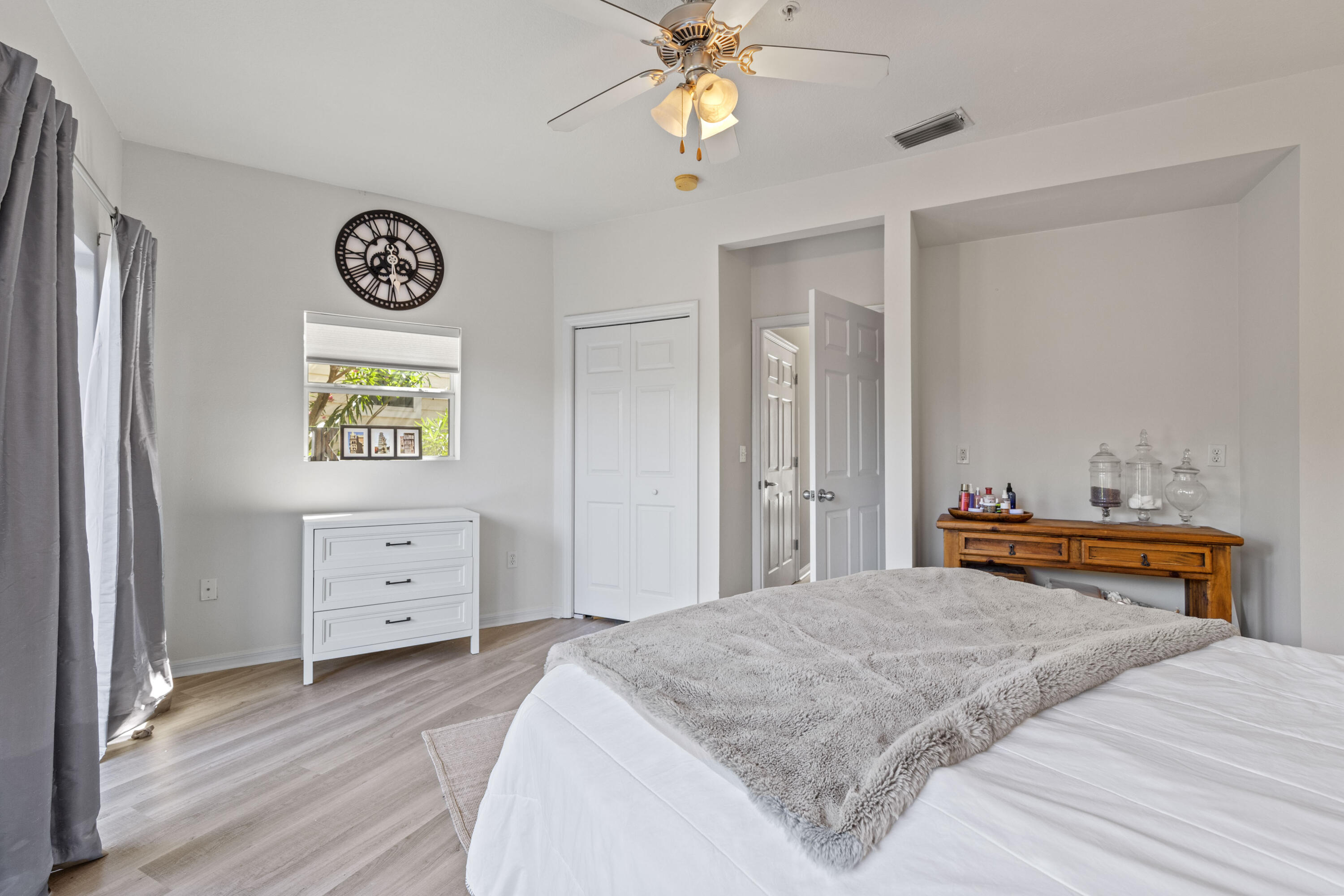 BEACH POINTE T/H - Residential