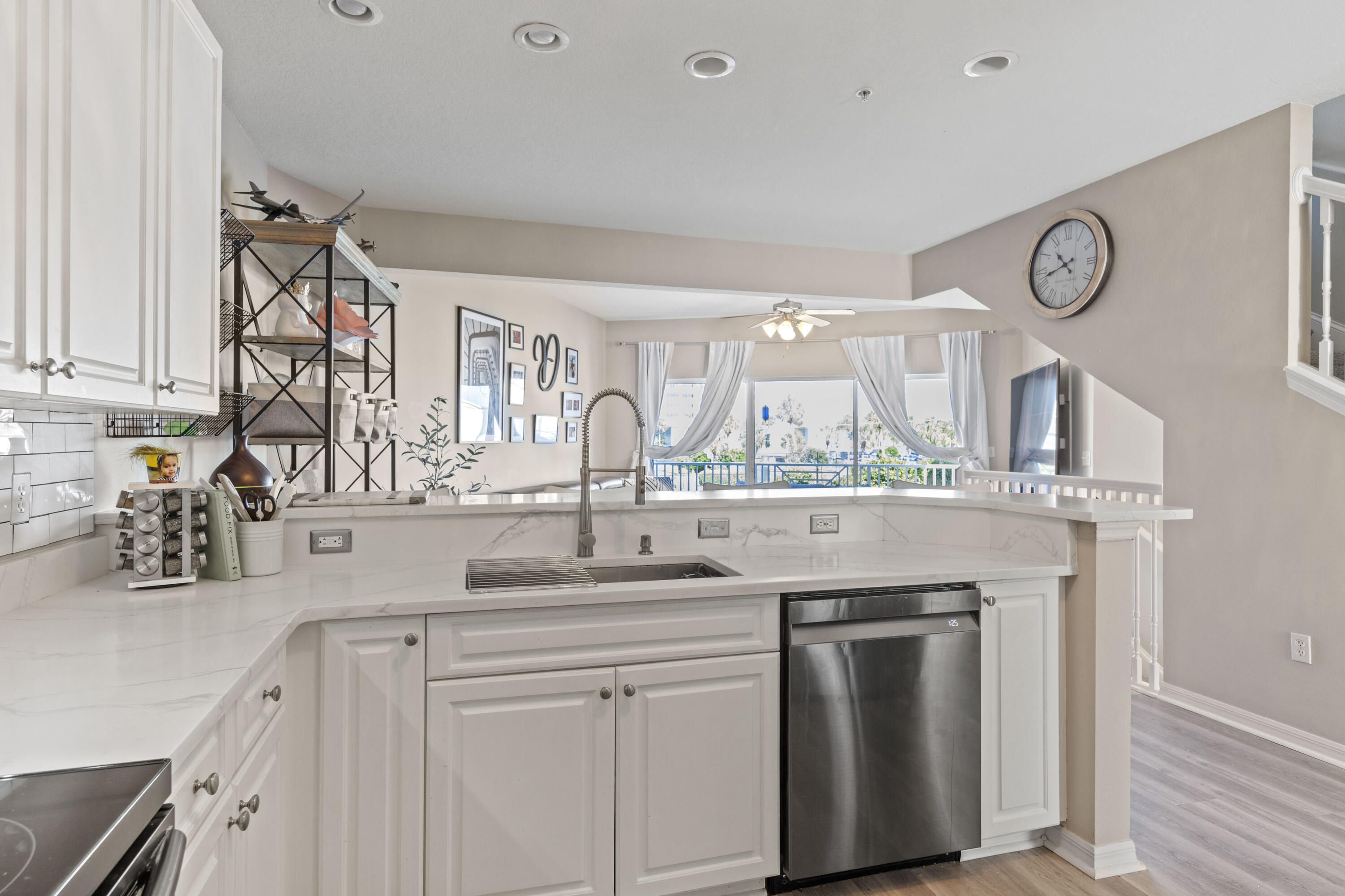 BEACH POINTE T/H - Residential