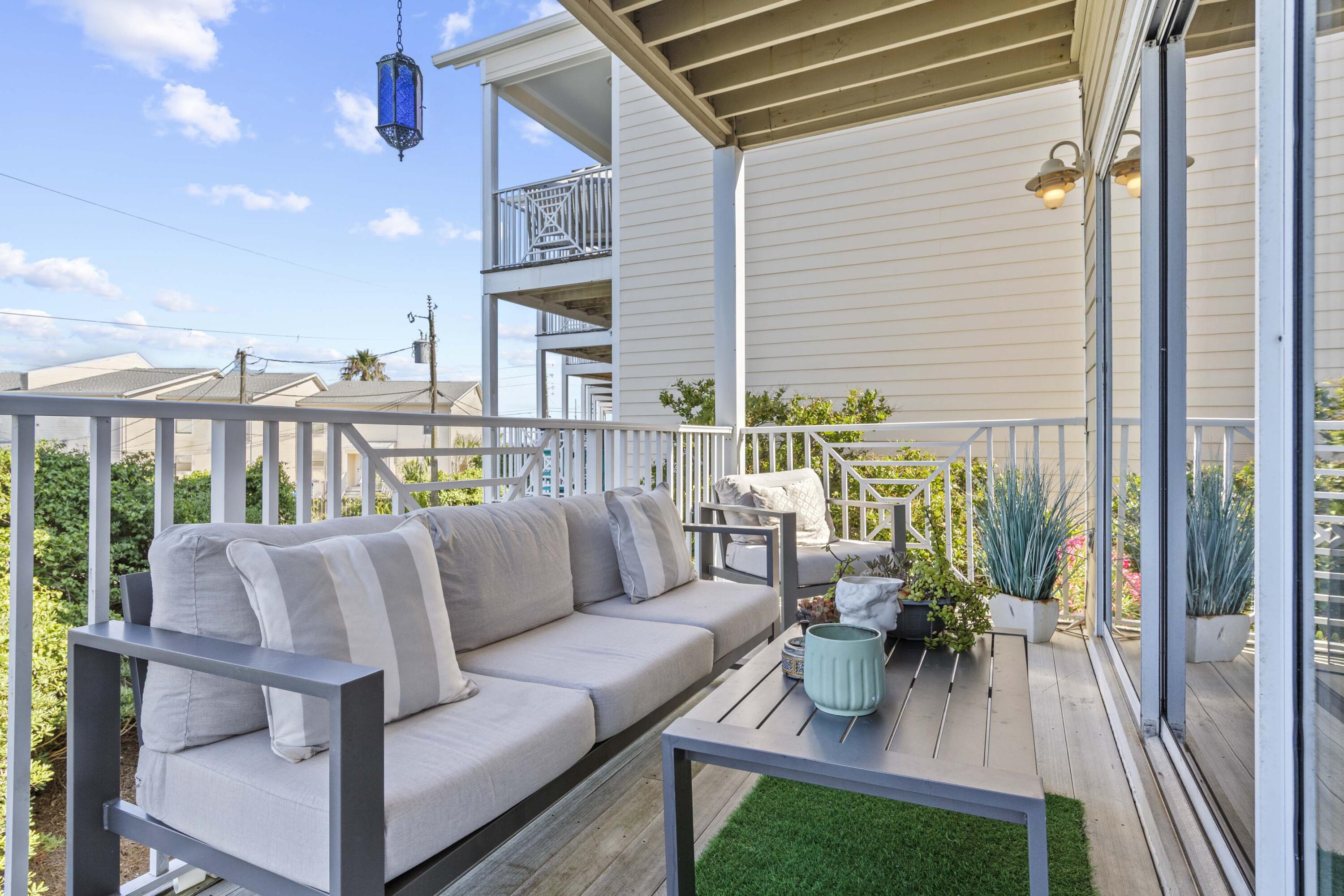 BEACH POINTE T/H - Residential