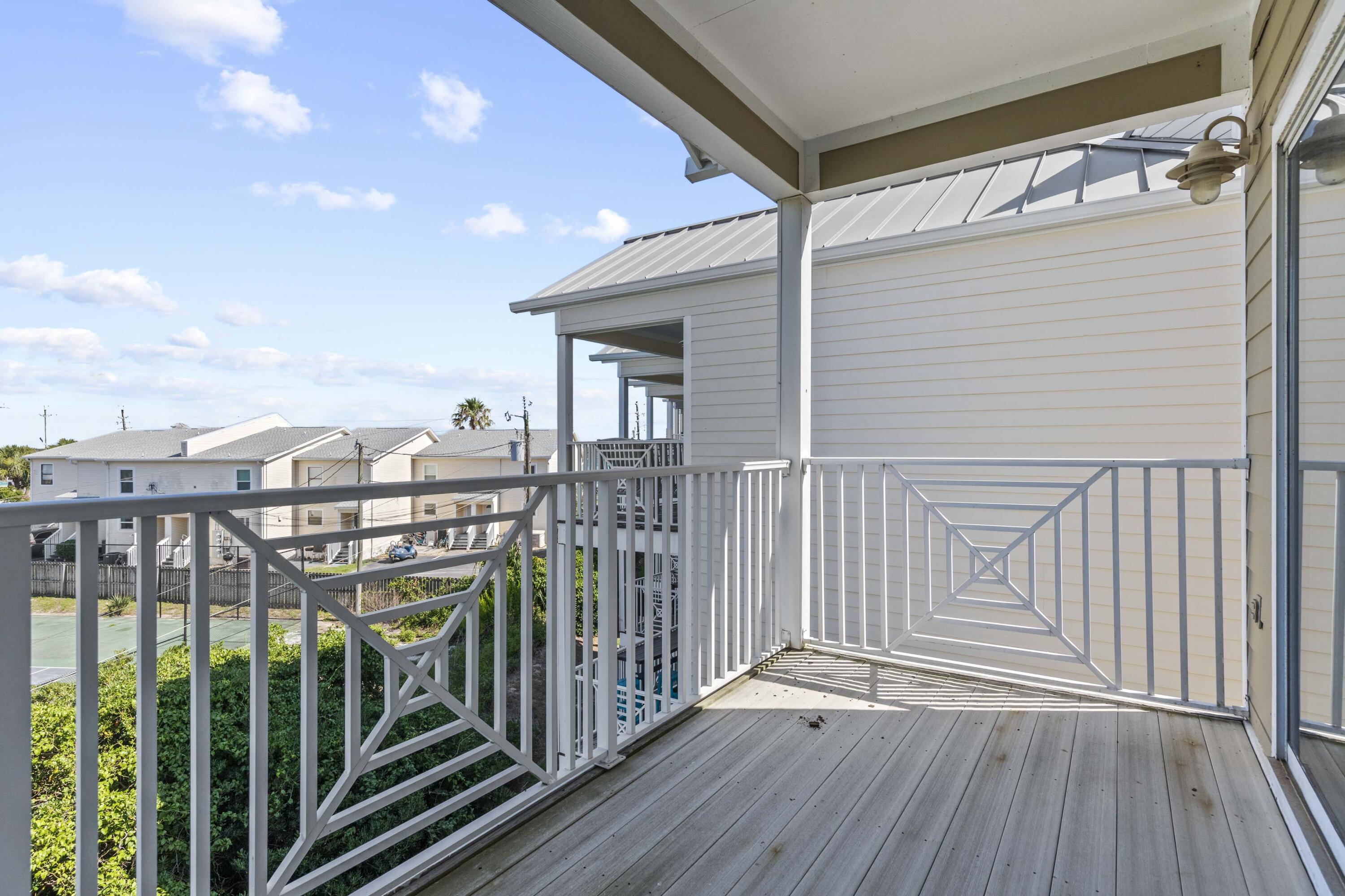 BEACH POINTE T/H - Residential