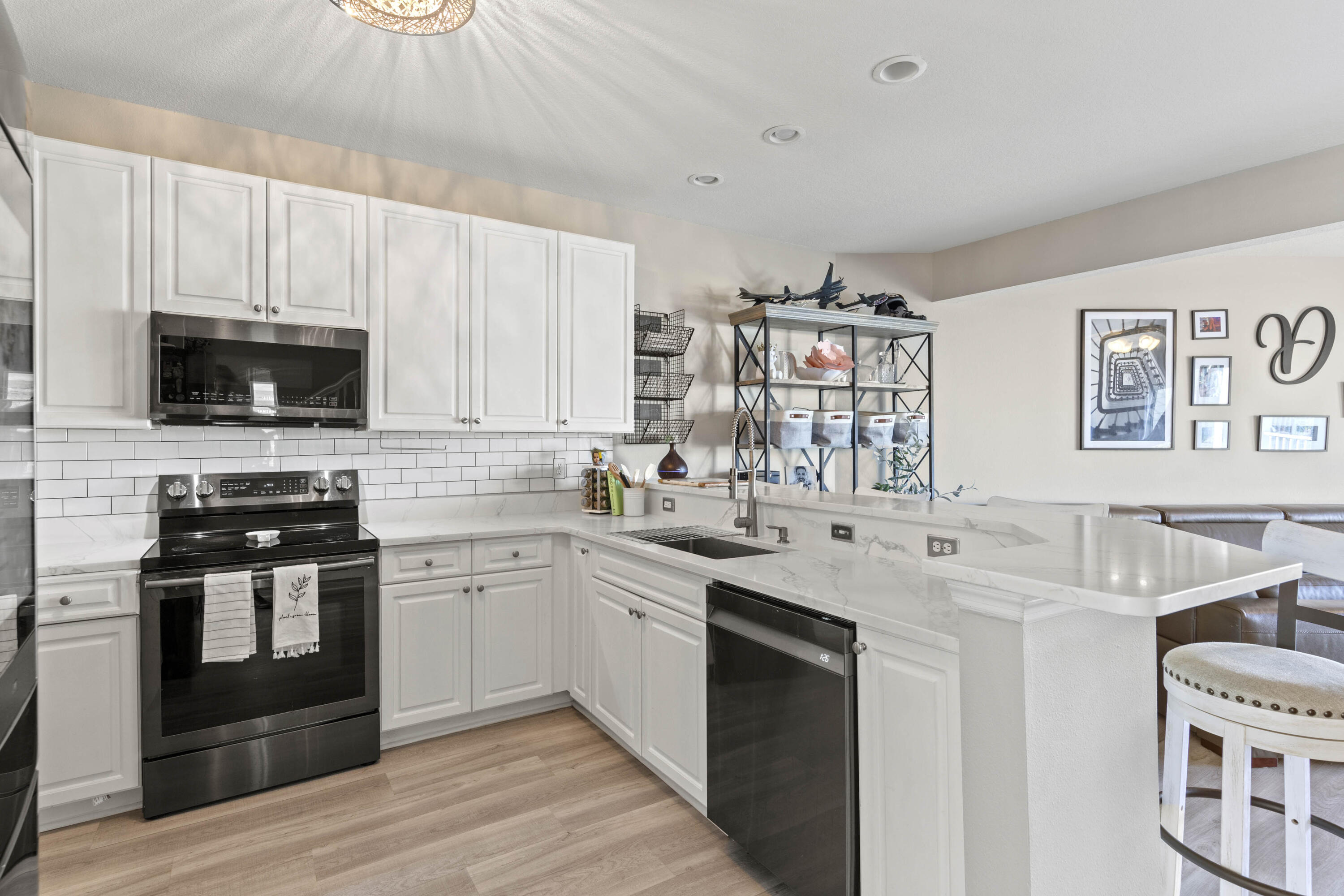 BEACH POINTE T/H - Residential