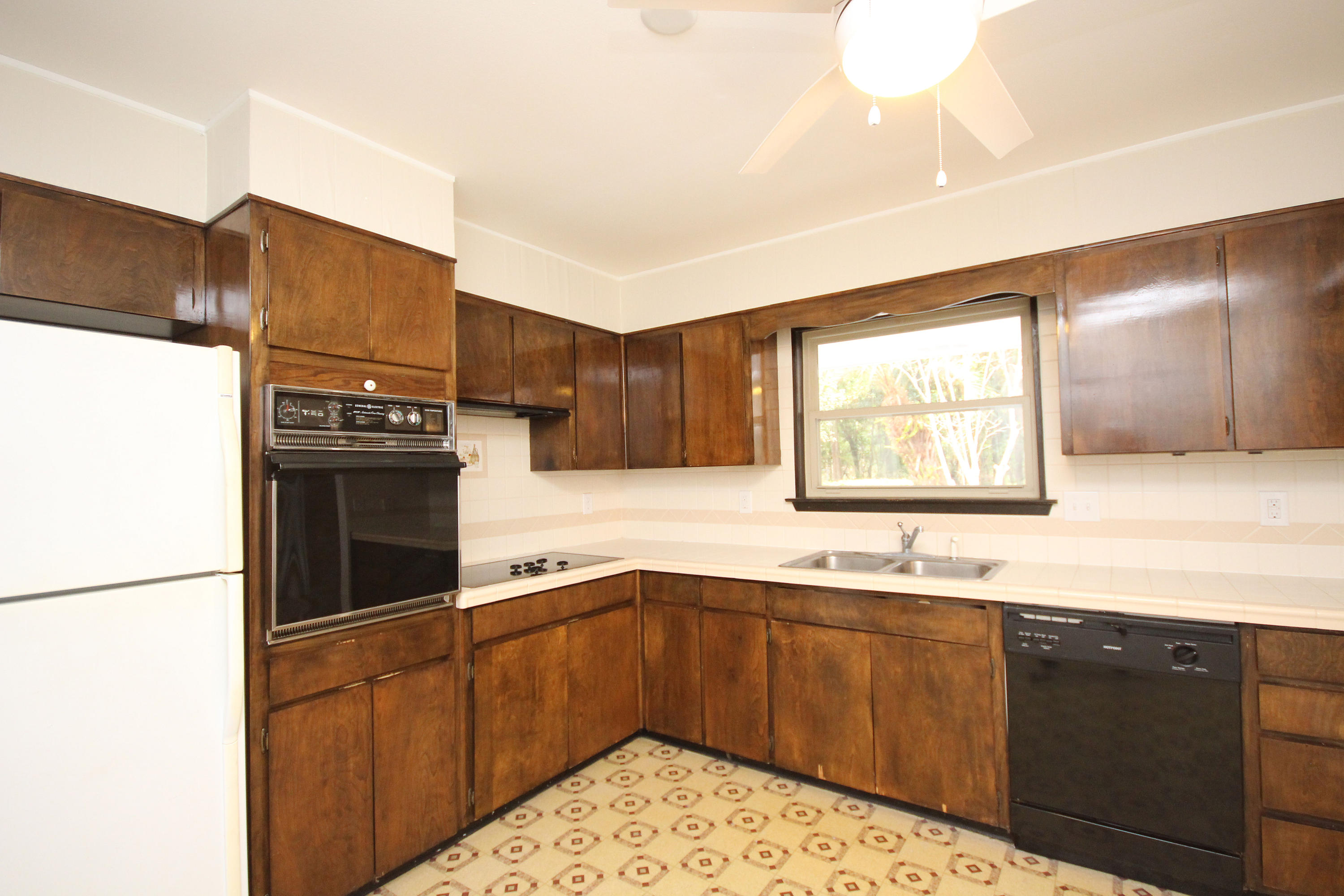 LAKE LORRAINE ESTATES - Residential