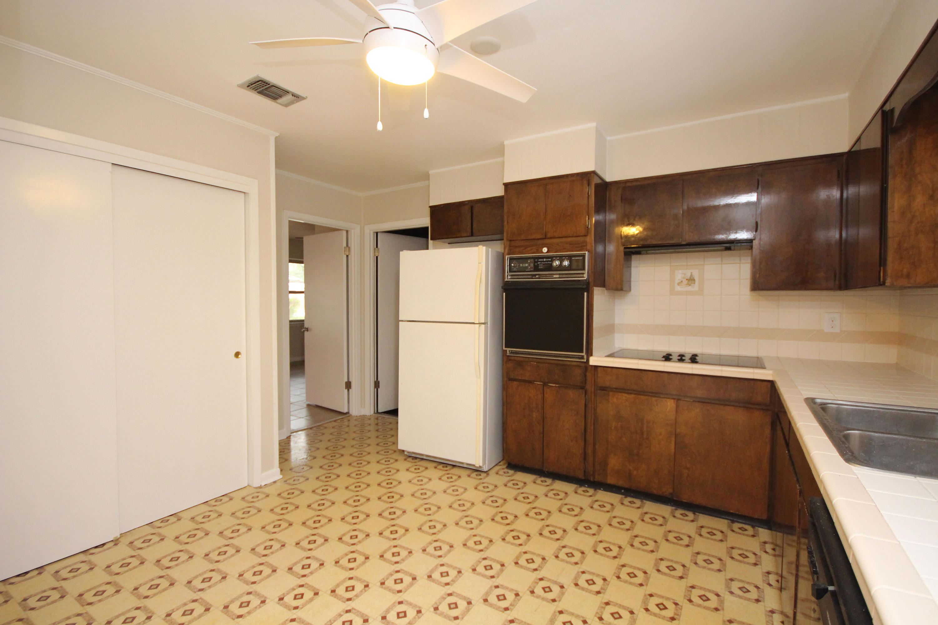 LAKE LORRAINE ESTATES - Residential