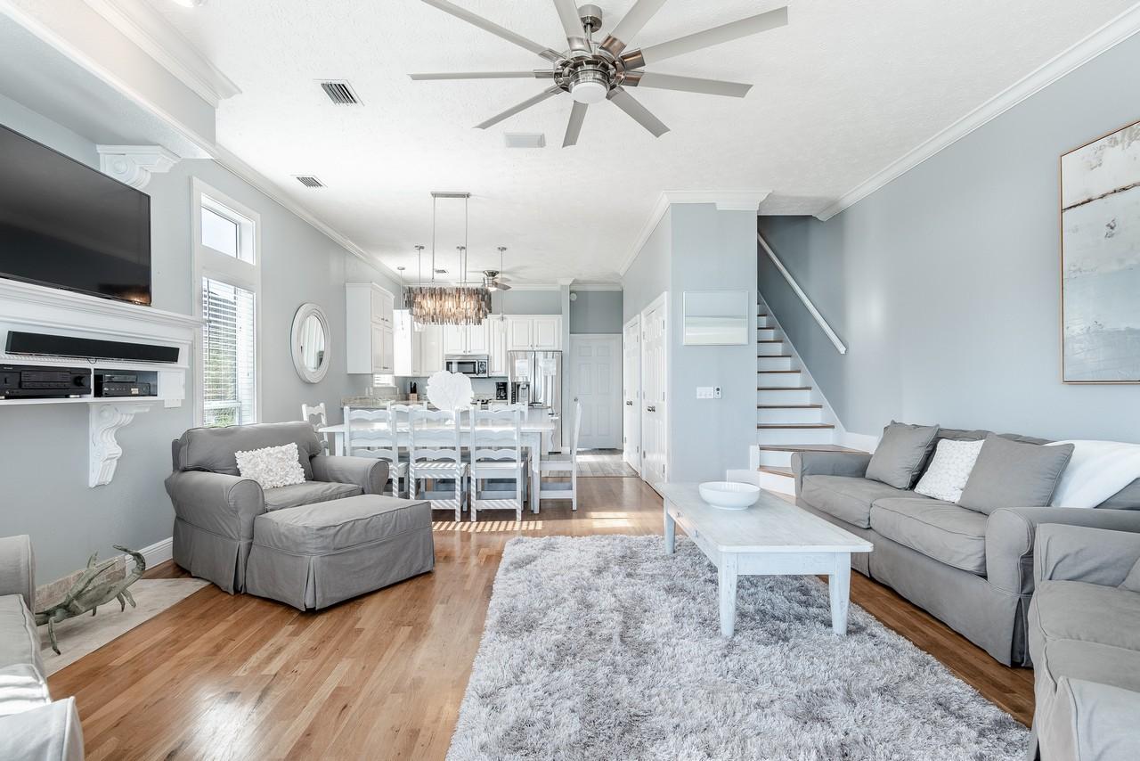LOT 9-C BEING MORE PARTICULARLY DESCRIBED AS: COM AT THE NE/C OF LOT 10 DANABEACH S/D - Residential
