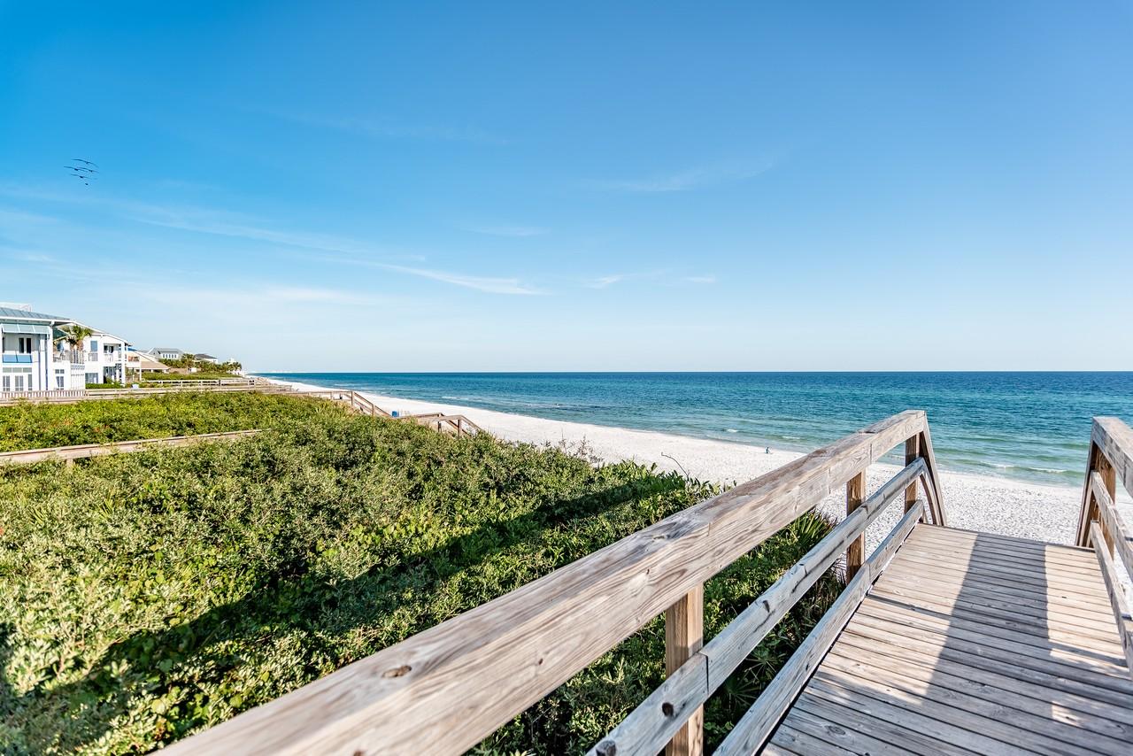 LOT 9-C BEING MORE PARTICULARLY DESCRIBED AS: COM AT THE NE/C OF LOT 10 DANABEACH S/D - Residential