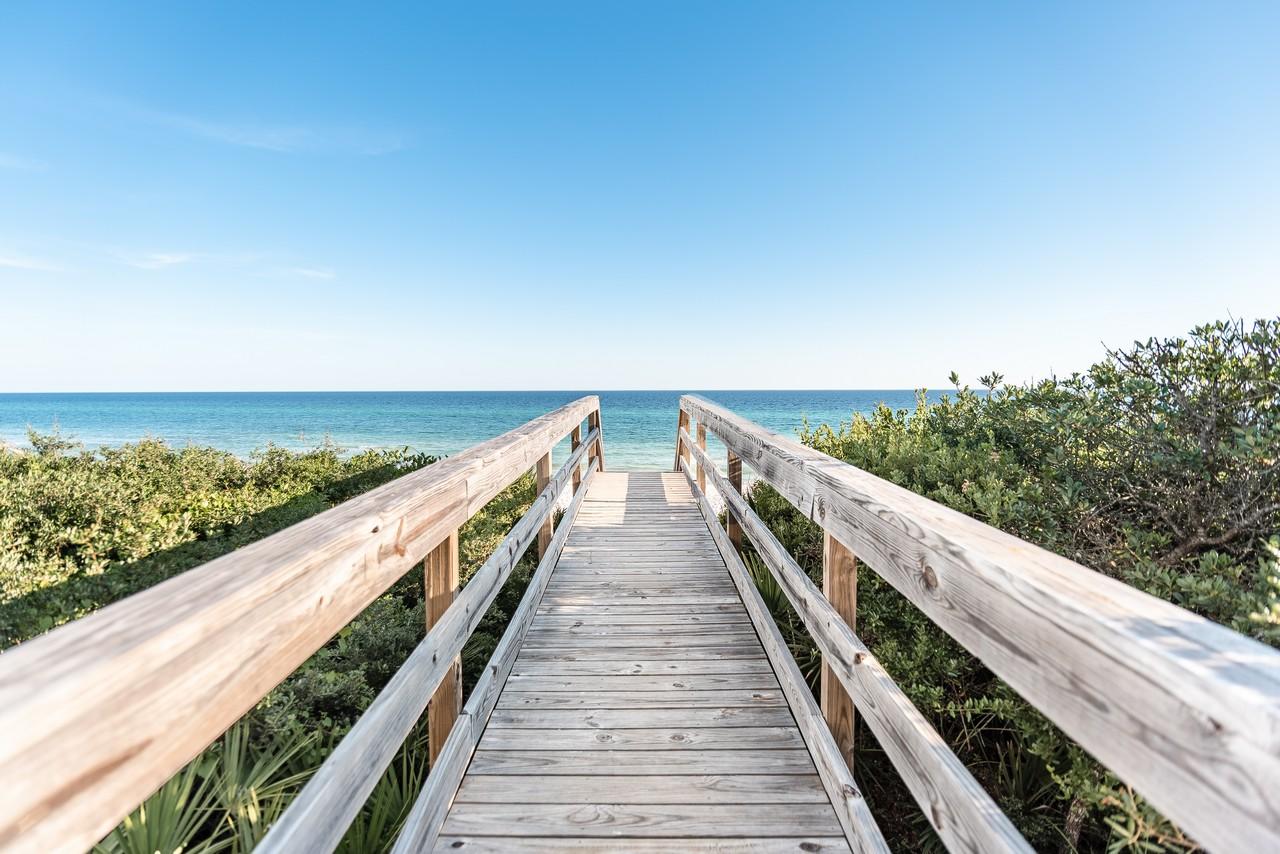 LOT 9-C BEING MORE PARTICULARLY DESCRIBED AS: COM AT THE NE/C OF LOT 10 DANABEACH S/D - Residential