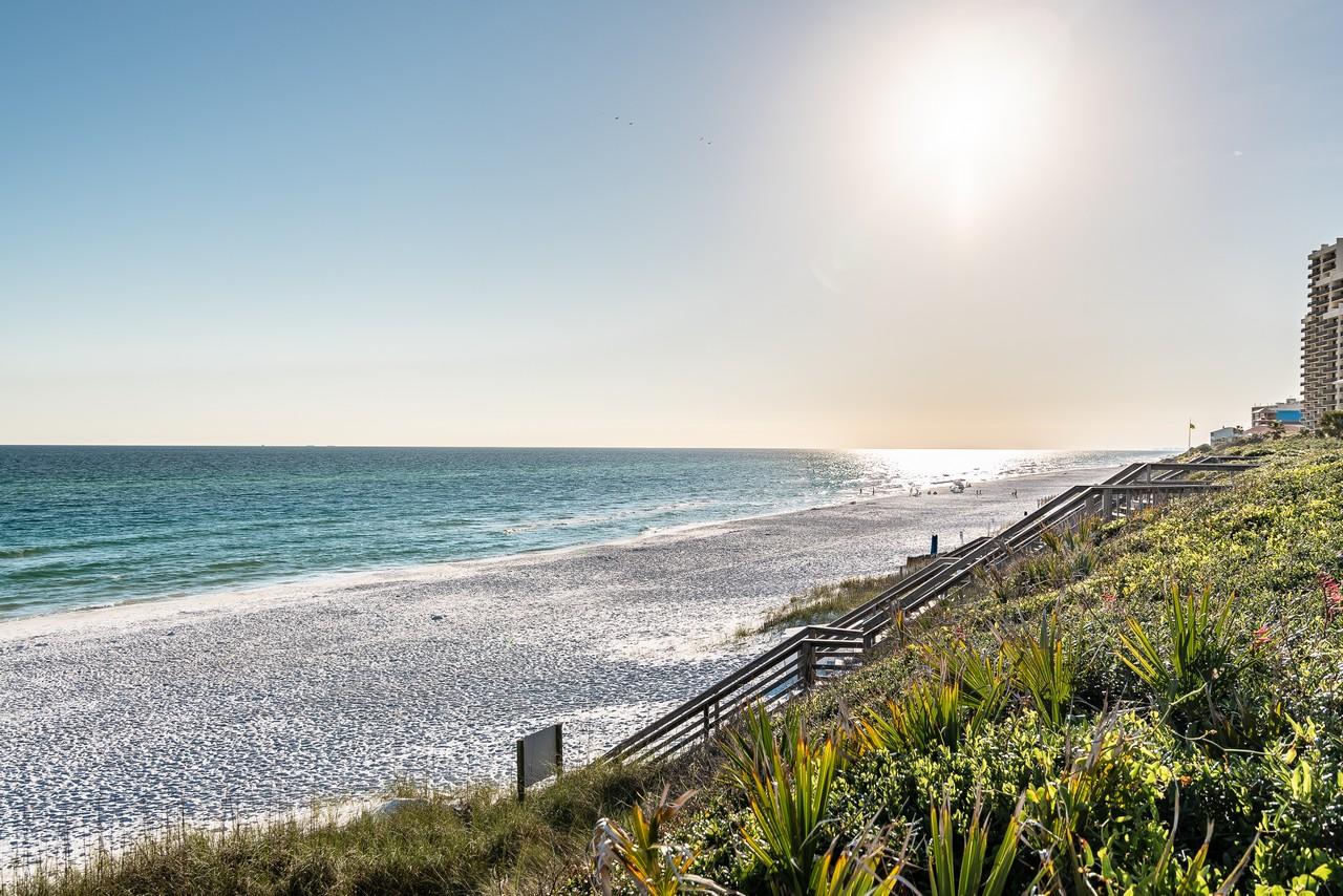 LOT 9-C BEING MORE PARTICULARLY DESCRIBED AS: COM AT THE NE/C OF LOT 10 DANABEACH S/D - Residential