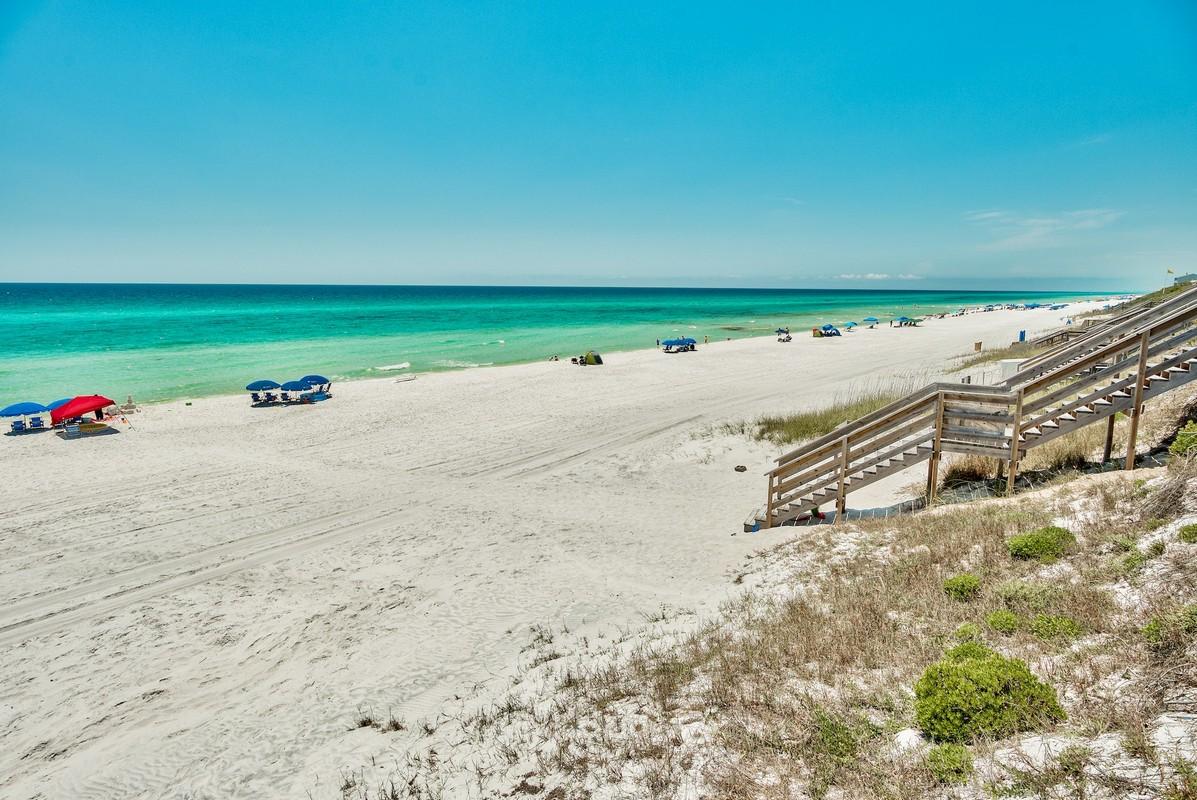 LOT 9-C BEING MORE PARTICULARLY DESCRIBED AS: COM AT THE NE/C OF LOT 10 DANABEACH S/D - Residential