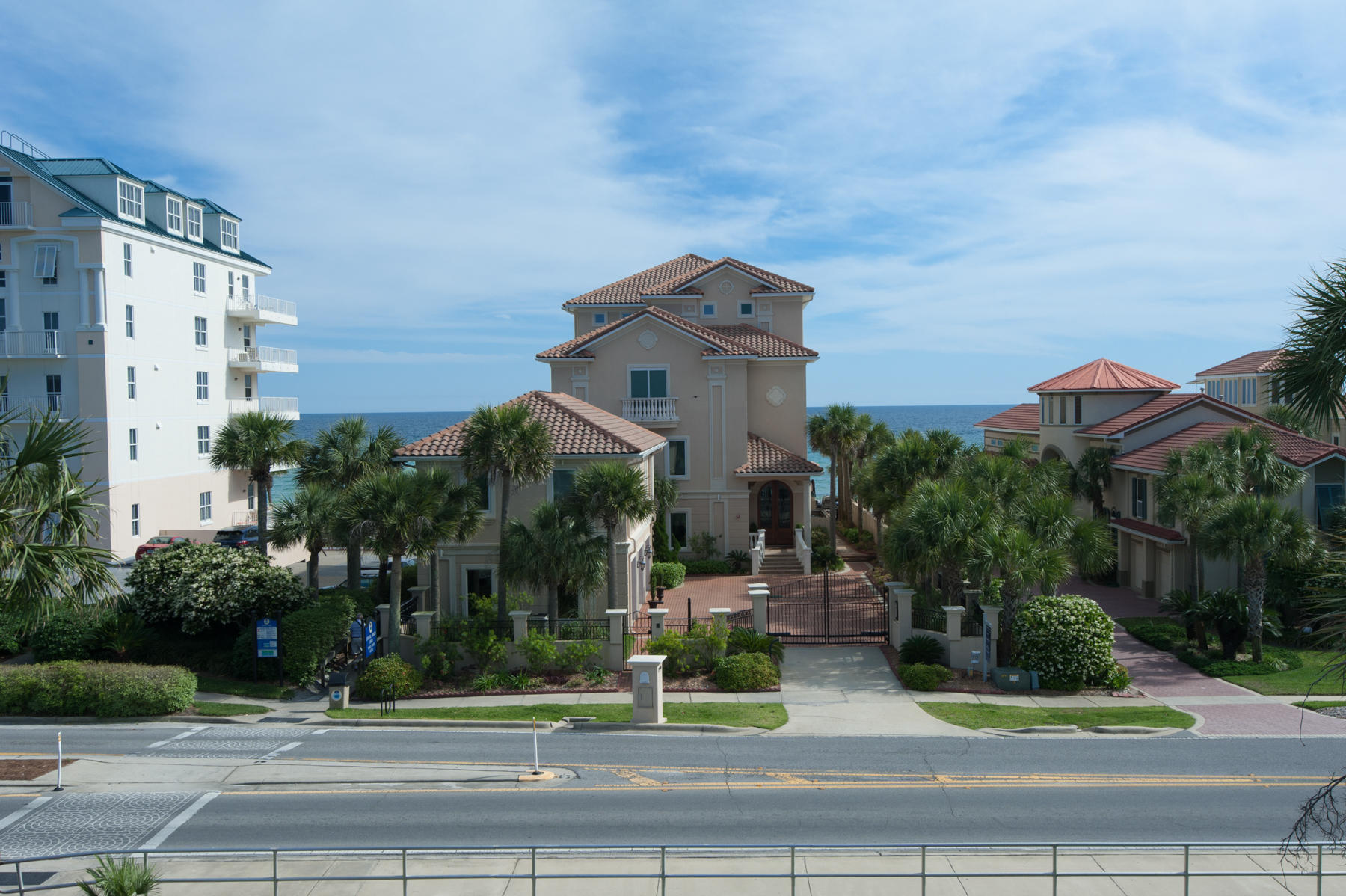 CRYSTAL SHORES - Residential