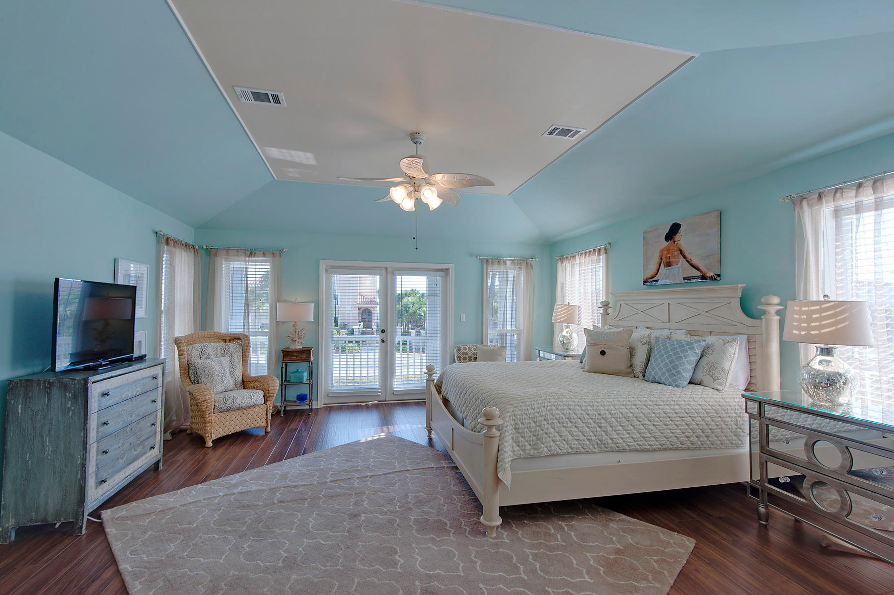 CRYSTAL SHORES - Residential