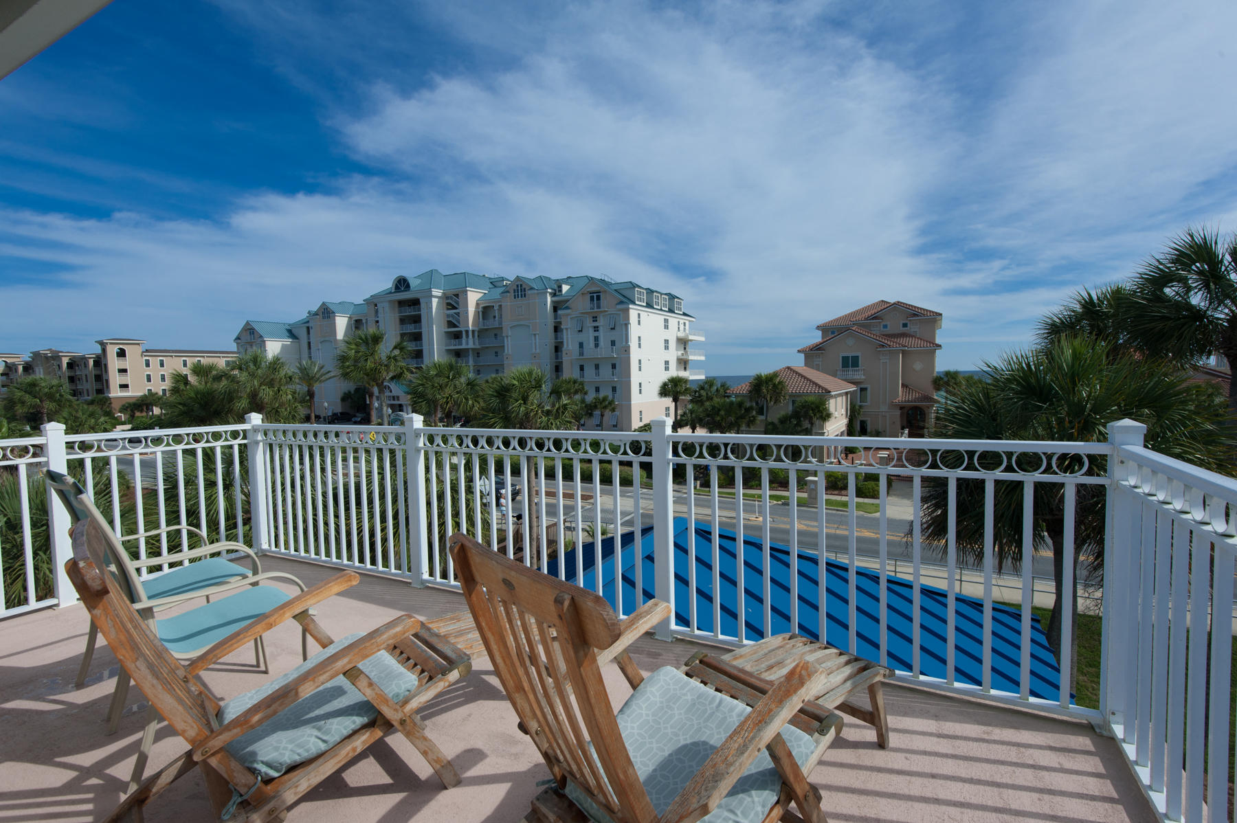 CRYSTAL SHORES - Residential
