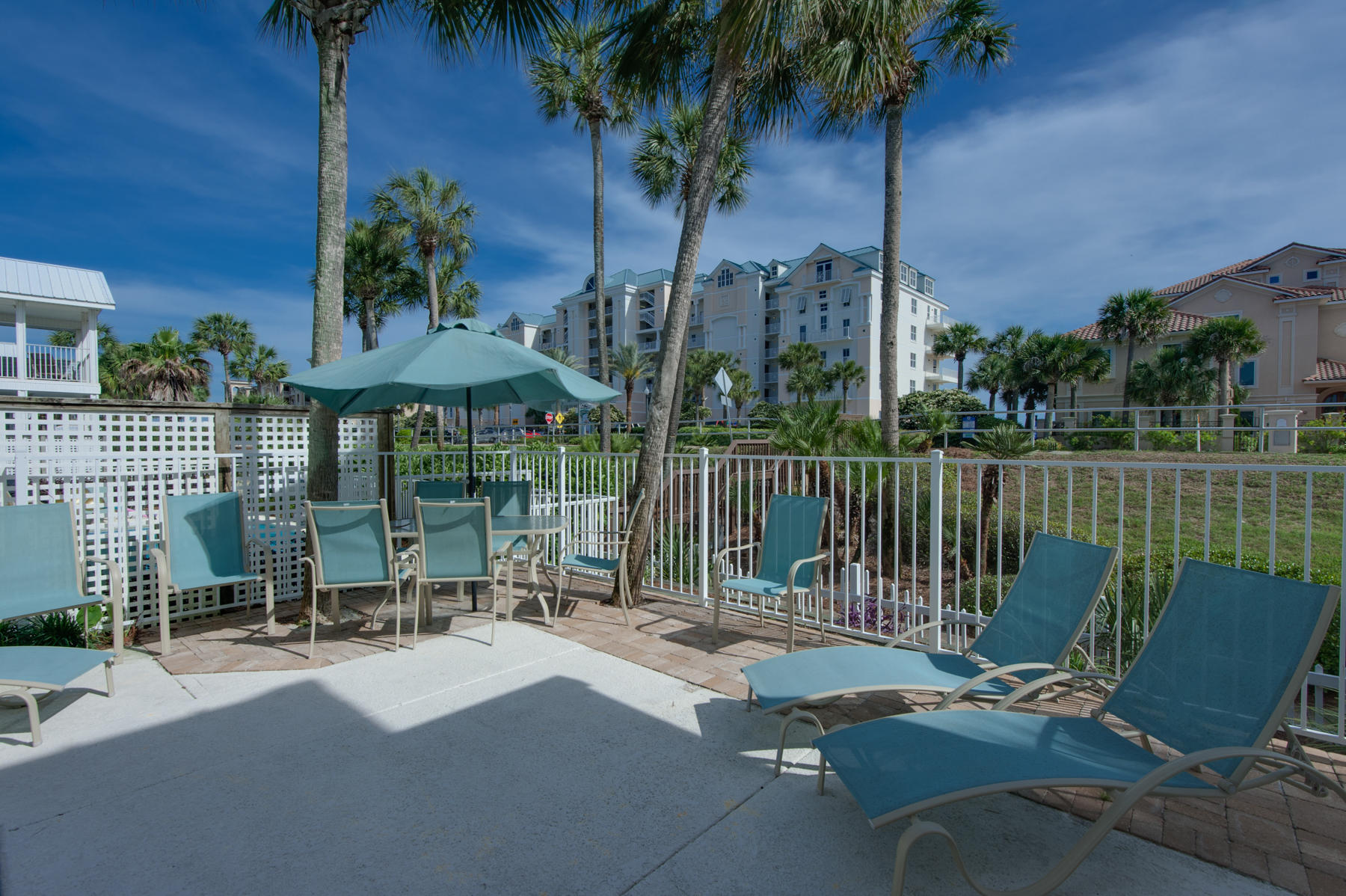 CRYSTAL SHORES - Residential