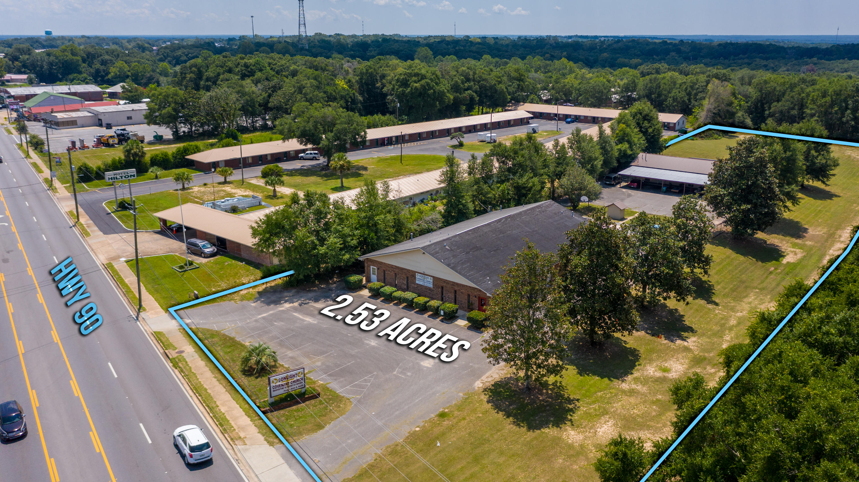 Main image without alt text