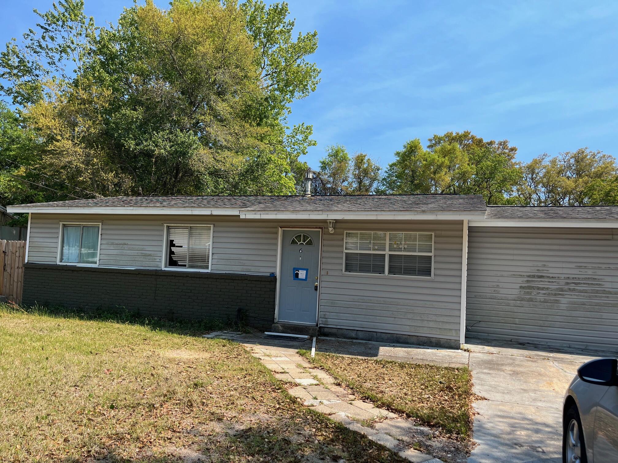ENTERED for COMPS - INVESTOR SPECIAL - CASH BUYERS looking for a tear down or flip. AS IS property - 3 bedroom, 1 bath with a bonus room. Spacious lot with boat or RV parking. Roof 2015.