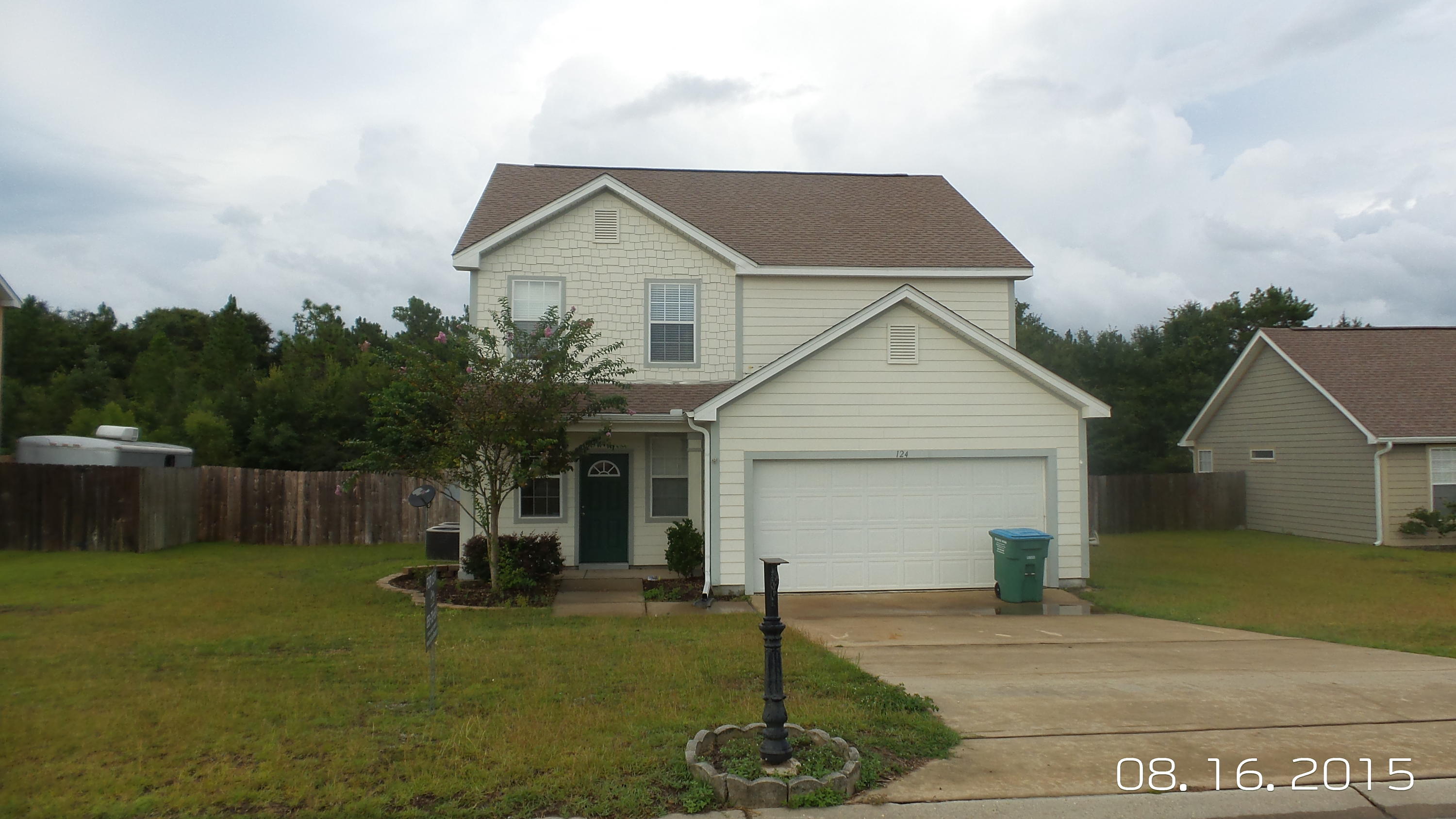 Available 11/04/2016......Desirable Sandy Ridge features this 4/2 floor plan with over 2162 square feet of living space. Easy commute to Special Forces Compound, Eglin, beaches & shopping. Open concept living space downstairs that can accommodate large furniture. Kitchen that boasts a breakfast bar, eat in kitchen area,as well as formal dining area. All bedrooms are upstairs. Treyed ceilings in the master w/large master bath. Separate shower, garden tub, double vanity & water closet. Guest bedrooms are spacious & neutral in color. 2 car garage and wonderful fenced backyard that is perfect for entertaining. No inside smoking. Pets will be allowed with approval and a $400 non-refundable pet fee. Sorry no cats do to allergies.