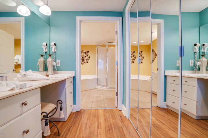 MAJESTIC BEACH TOWERS II - Residential