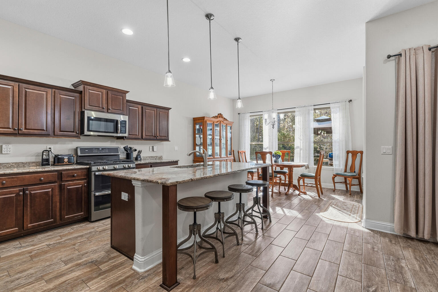 Nature Lake - Residential