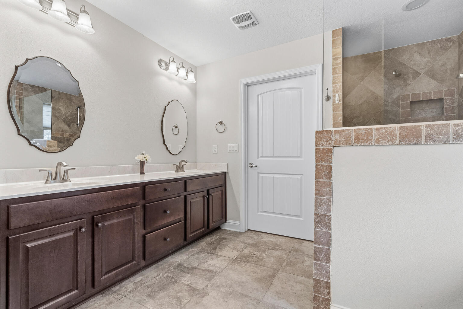 Nature Lake - Residential