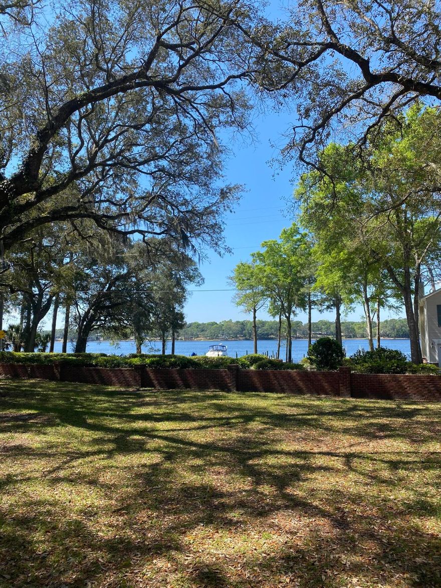 Beautiful lot overlooking Boggy Bayou.