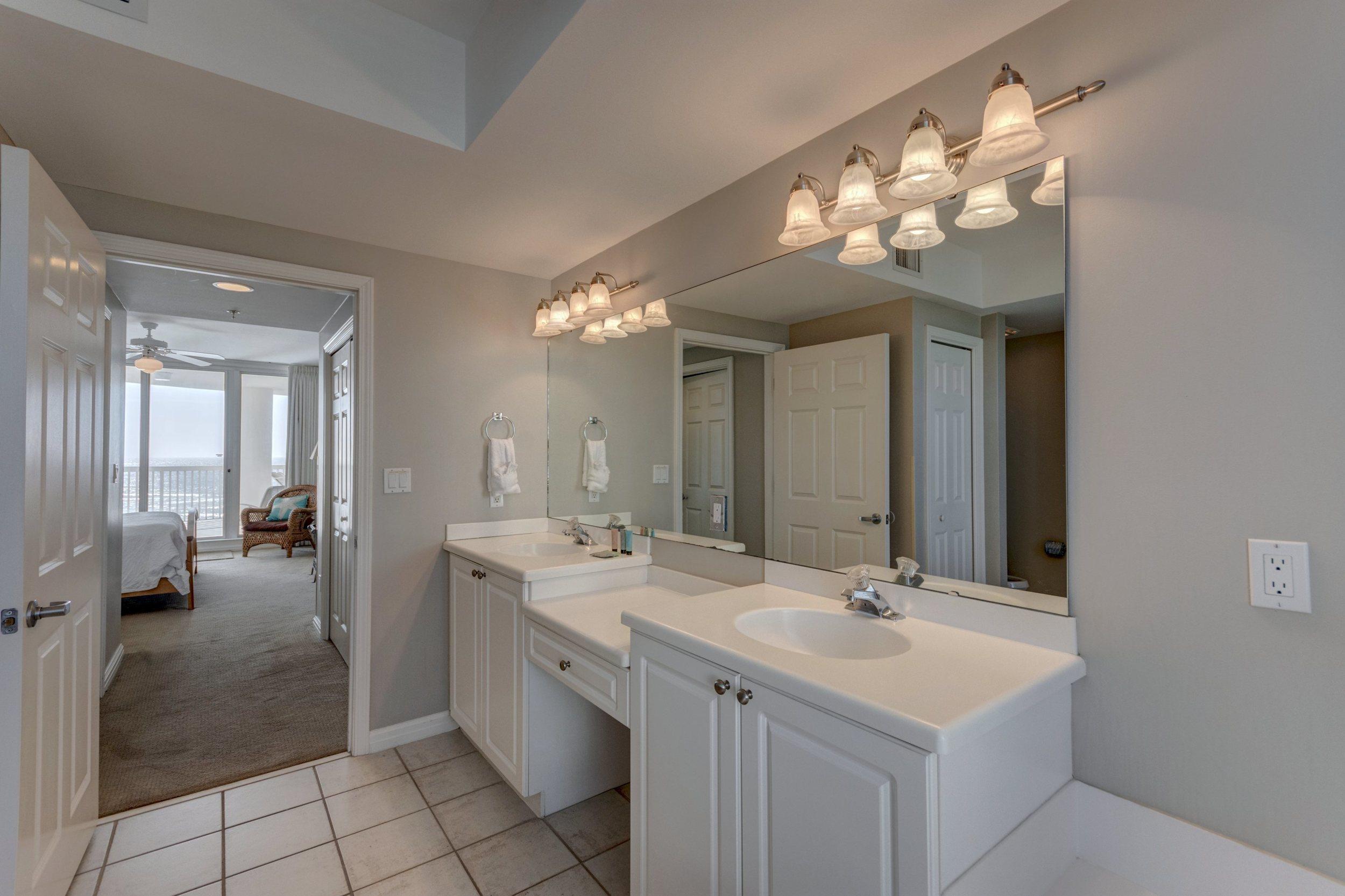 ST. MAARTEN AT SILVER SHELLS - Residential