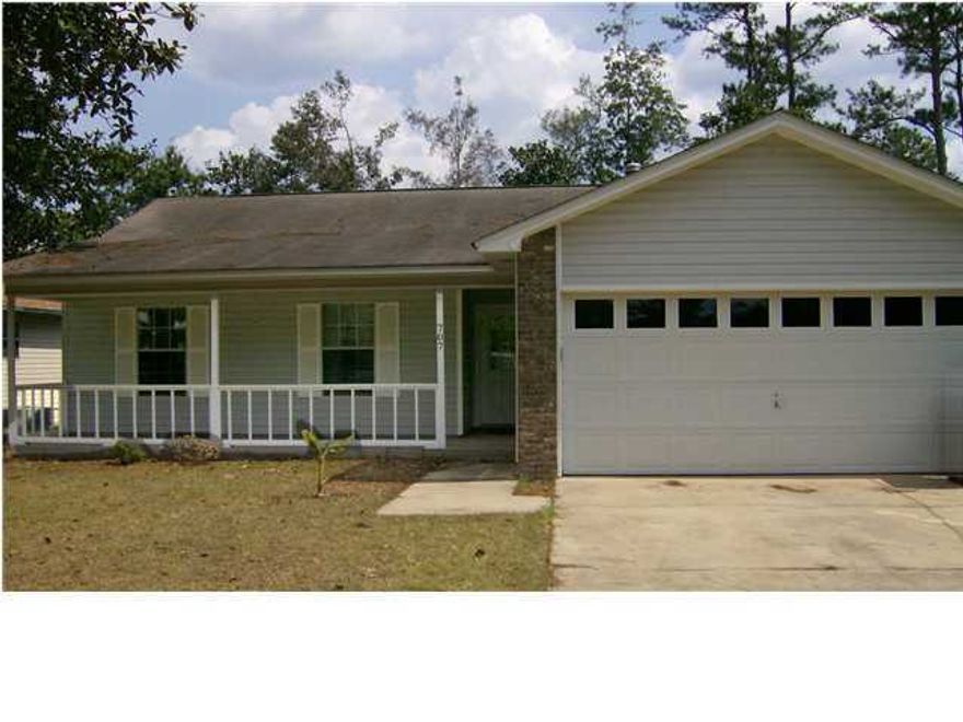 Nice 3 bedroom, 2 bath home in a quiet central Niceville neighborhood with a fenced back yard and nice wood laminate floors. Kitchen has all appliances. Ice maker & washer/dryer not warranted. 2 car garage has automatic garage door opener. Owner will consider a pet that is spayed or neutered, fully housebroken & current on all shots. Any pet requires a non refundable pet fee. Any person 18 years old or older must apply separately. Tenants requires to carry renter's liability insurance.