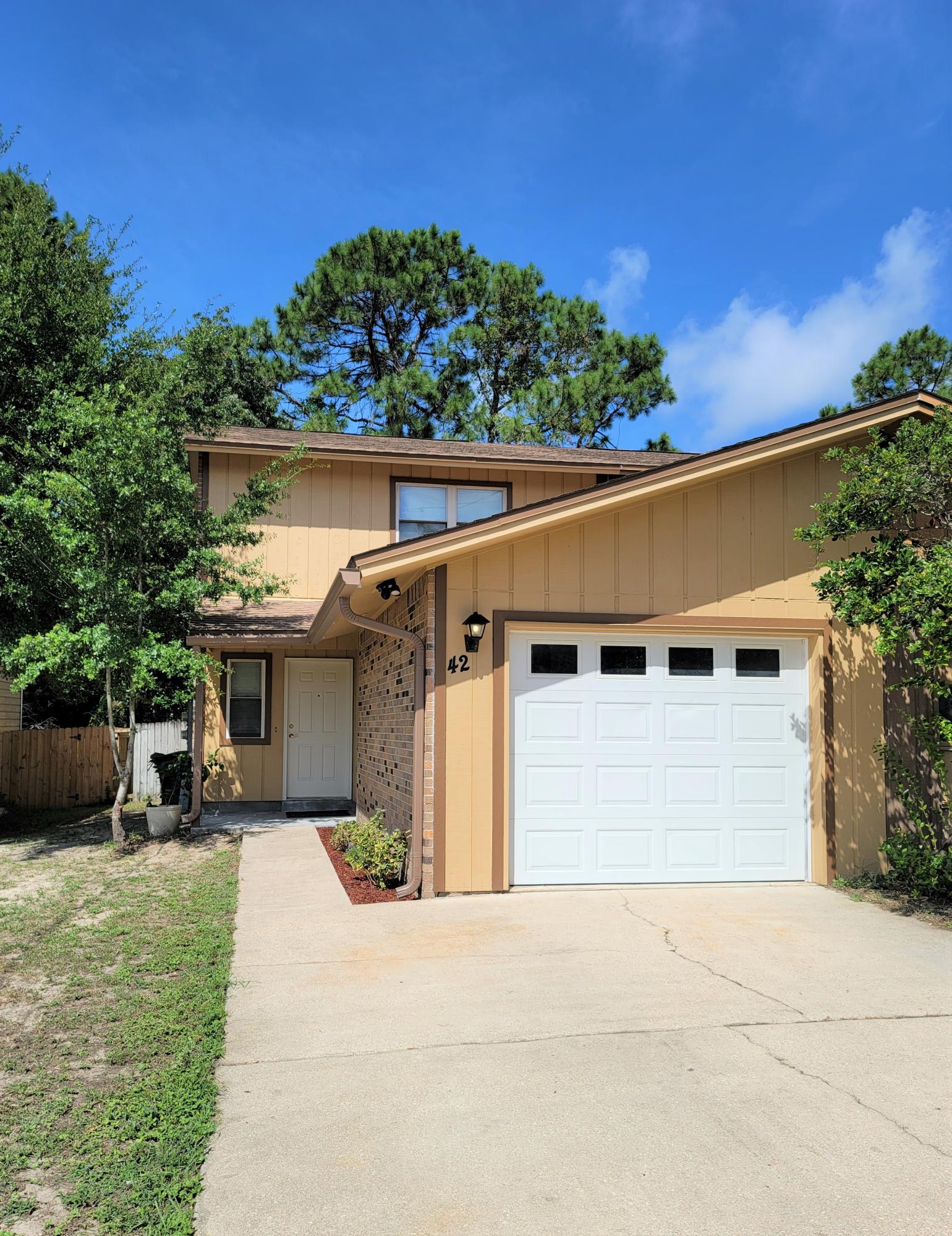 BAYWOOD T/H - Residential