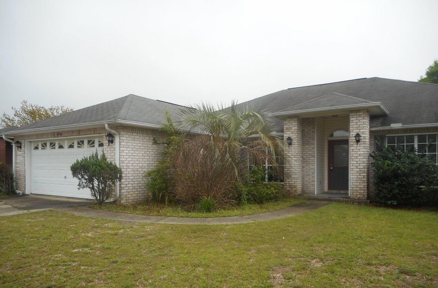 Great 4 bedroom ranch in Villa Danielle. Open floorplan with dining and office. Large kitchen with island. Large master with separate shower and dual sinks. Community doc access.