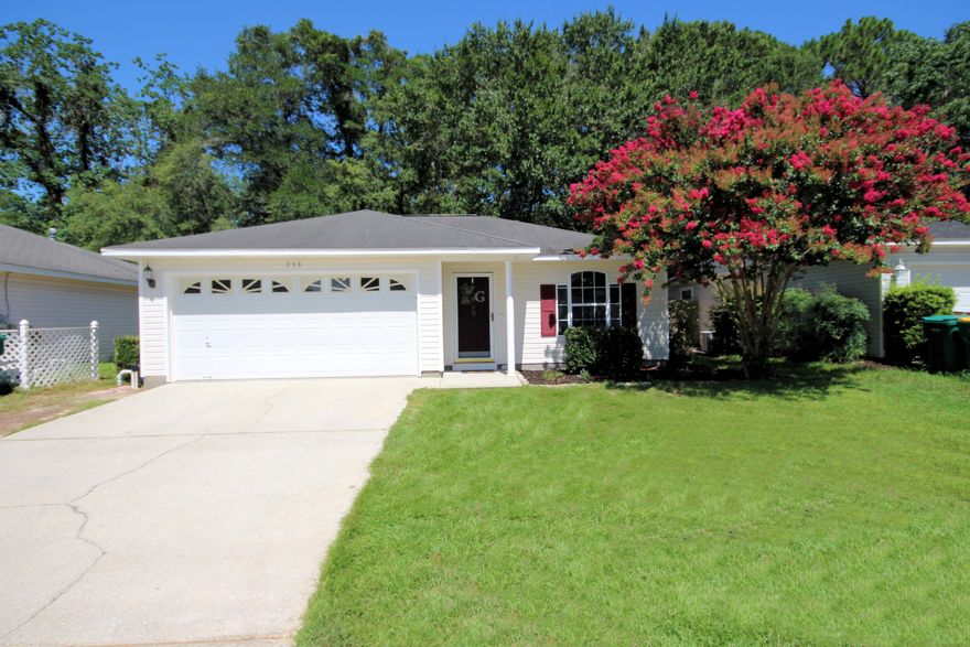 13 MONTH HOME WARRANTY OFFERED BY SELLERS. Lots of upgrades in this beautiful home located in a quiet, peaceful neighborhood tucked into the heart of Ft Walton Beach. Kitchen upgrades include gorgeous tile floors, stainless steel appliances with a custom fridge, gas range stove, dishwasher, under mounted sink with garbage disposal, and granite counter tops. Scratch resistant Pergo floors in living room and hallway. Sprinkler system installed. Easy drive to Hurlburt Field and Eglin AFB, as well as shopping. The vaulted living room, dining area and kitchen are open and provide a view of the patio area and privacy fenced backyard. Great space in the large master bedroom which includes 2 closets, a large master bath, double vanities and garden tub. Buyer to verify all measurements