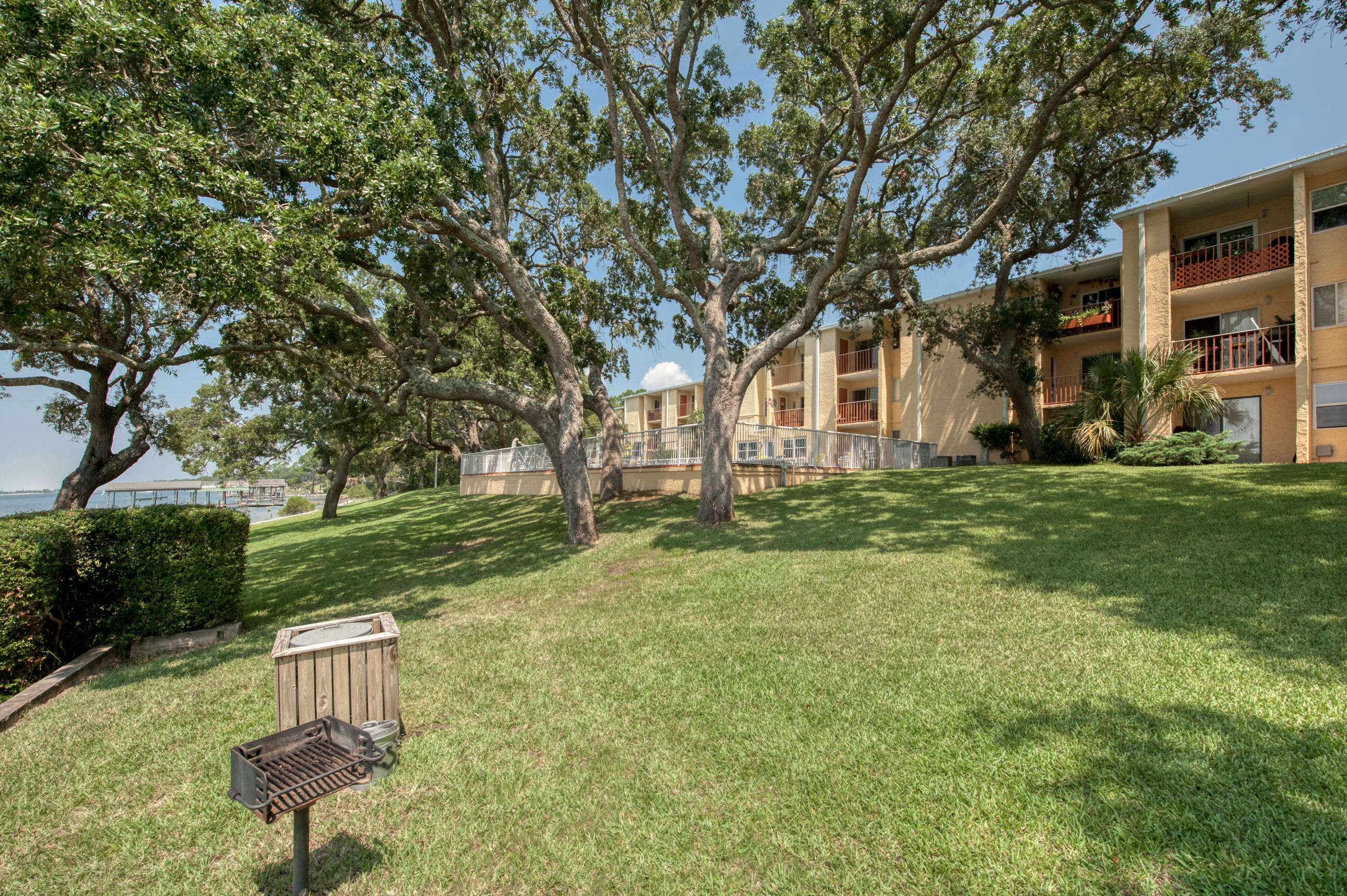 CEDARS CONDO - Residential