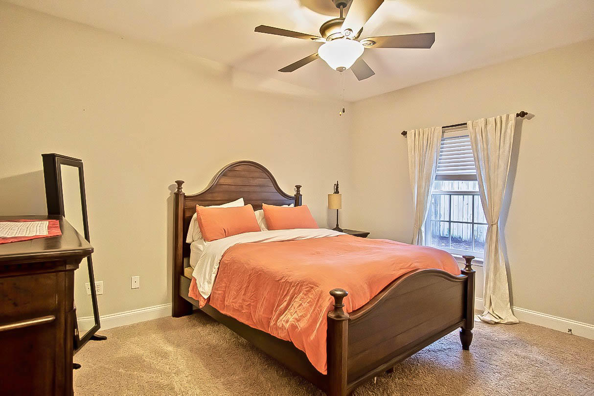 VALPARAISO PINECREST 6 - Residential