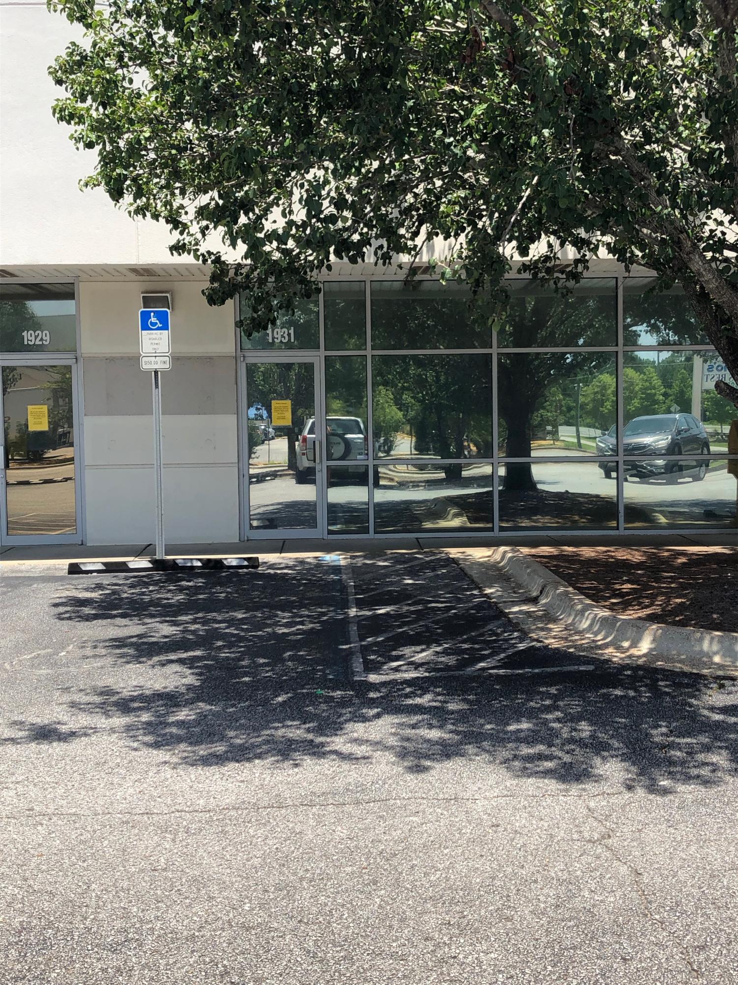 Main image without alt text