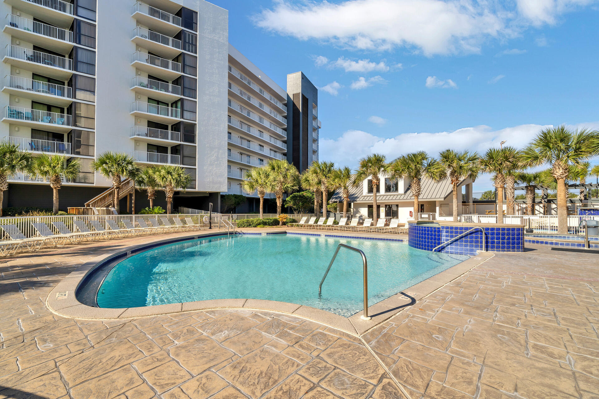 MAINSAIL CONDO PH 5 - Residential