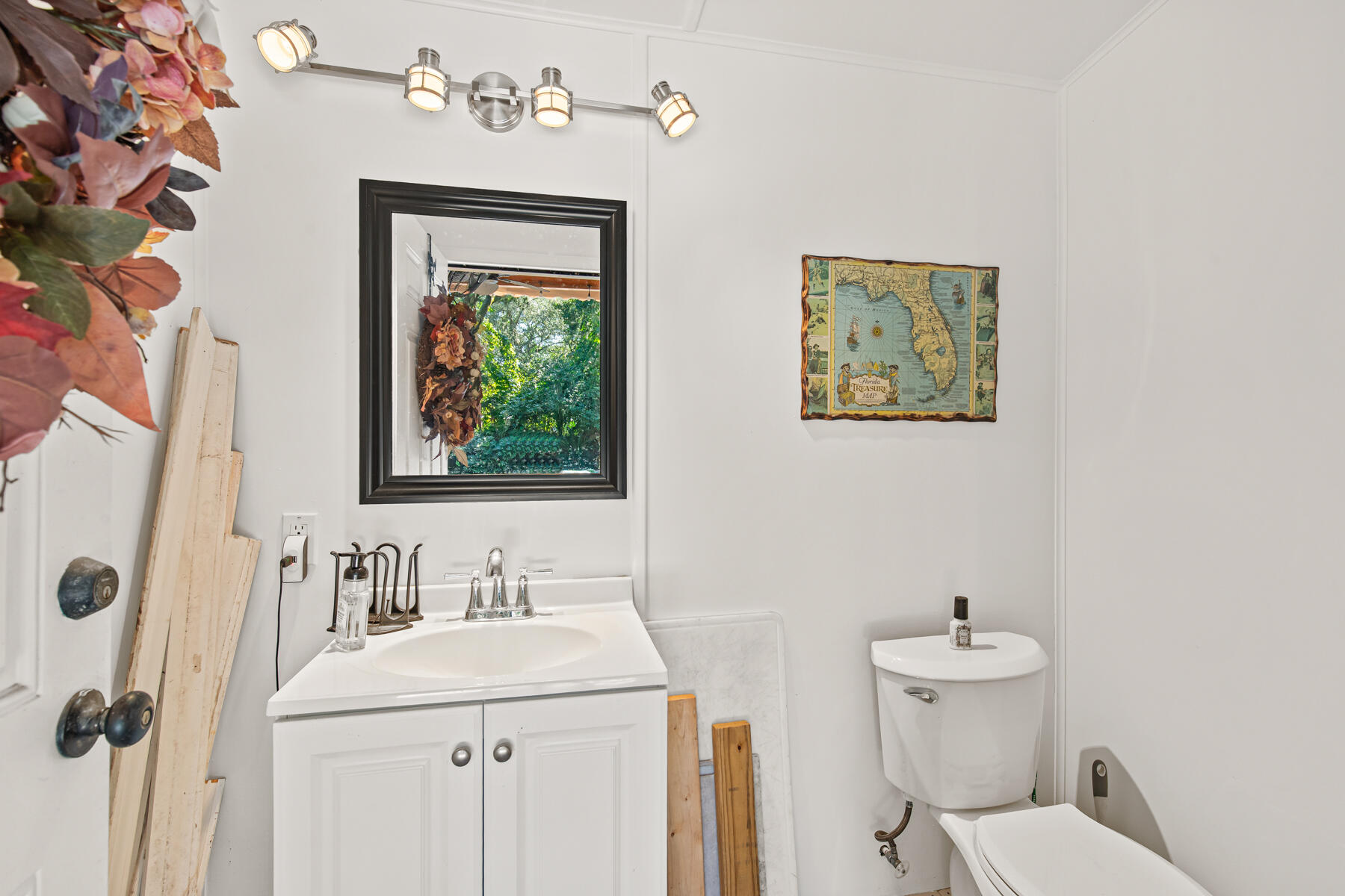 ELLIOTTS POINT - Residential