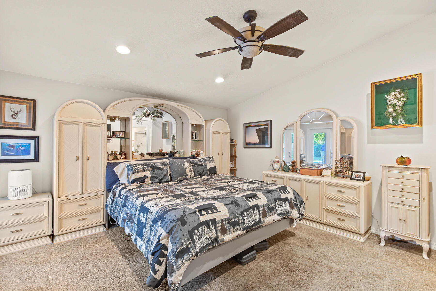 ELLIOTTS POINT - Residential