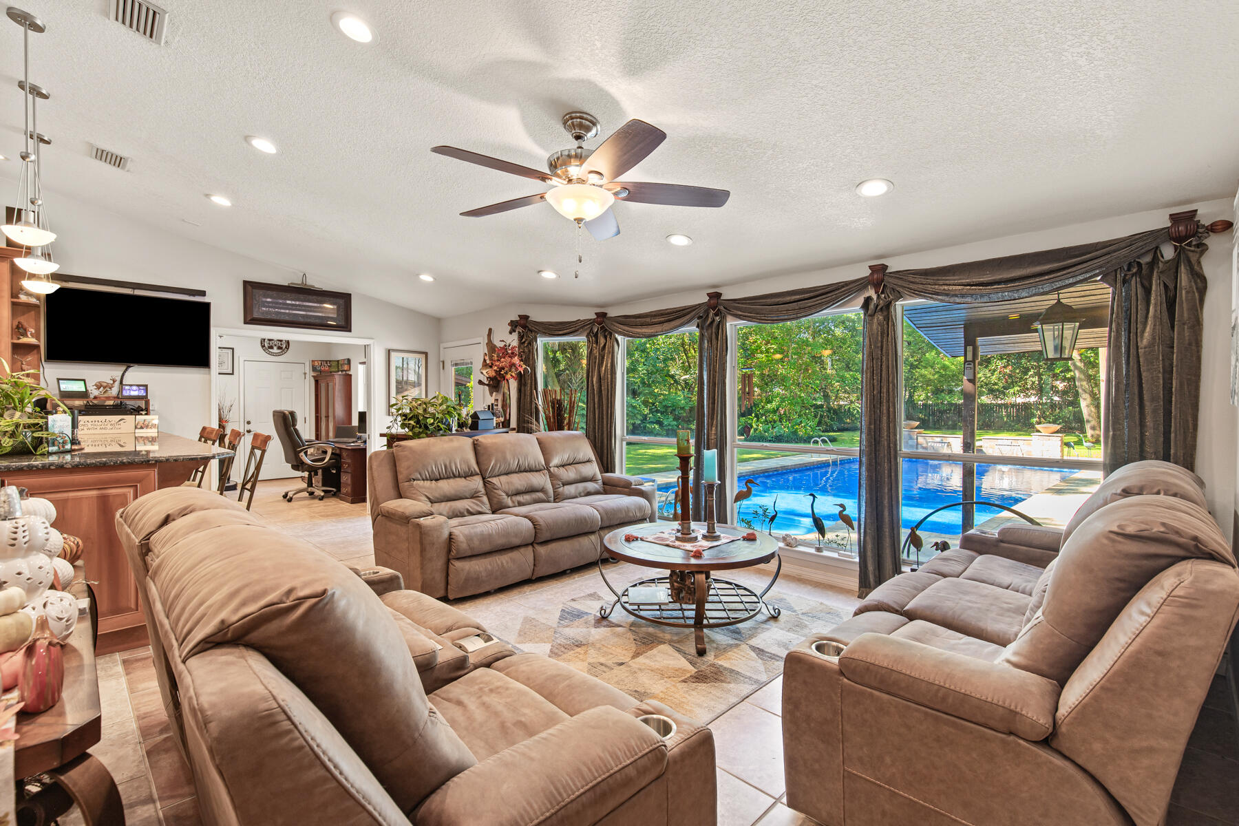 ELLIOTTS POINT - Residential