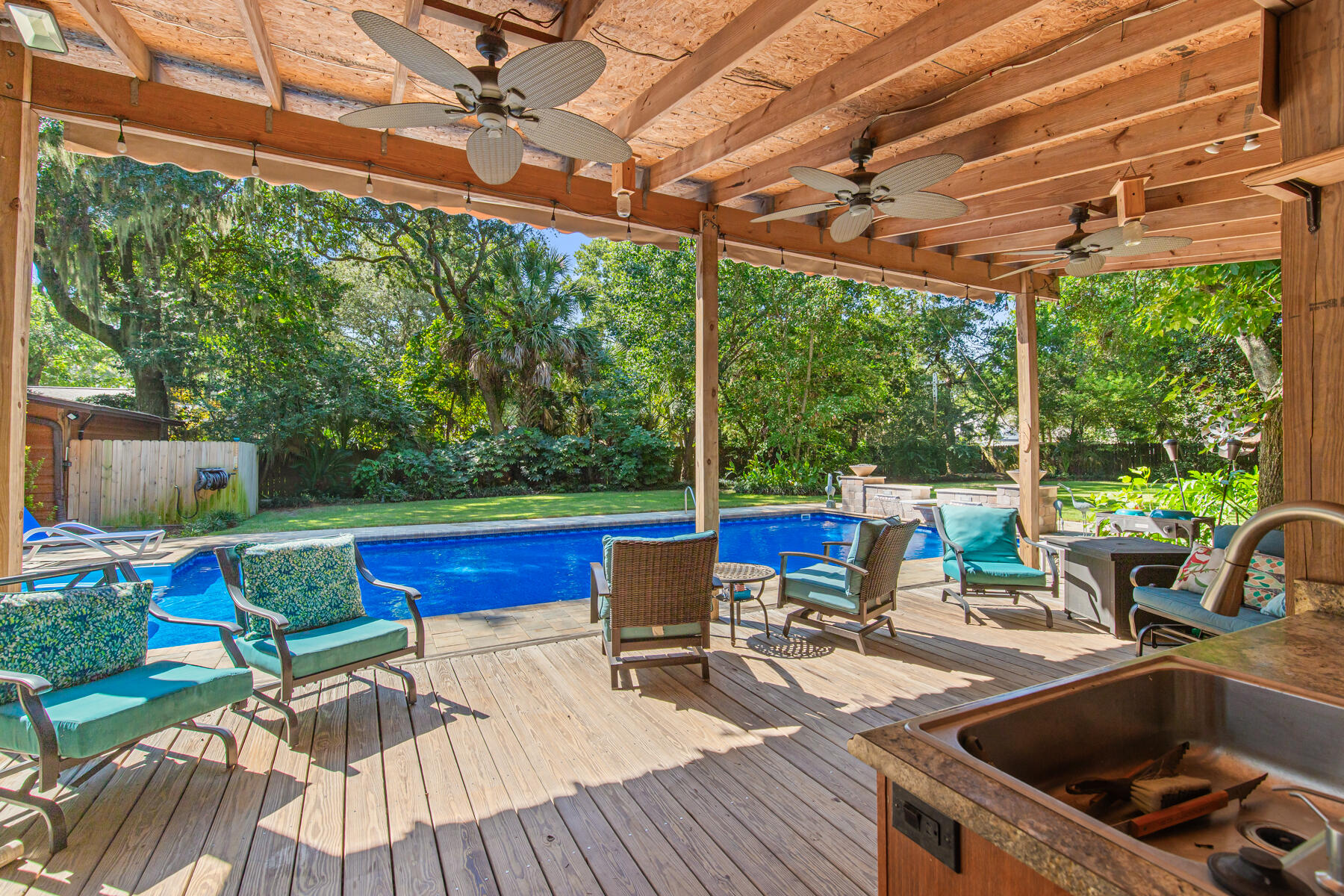 ELLIOTTS POINT - Residential