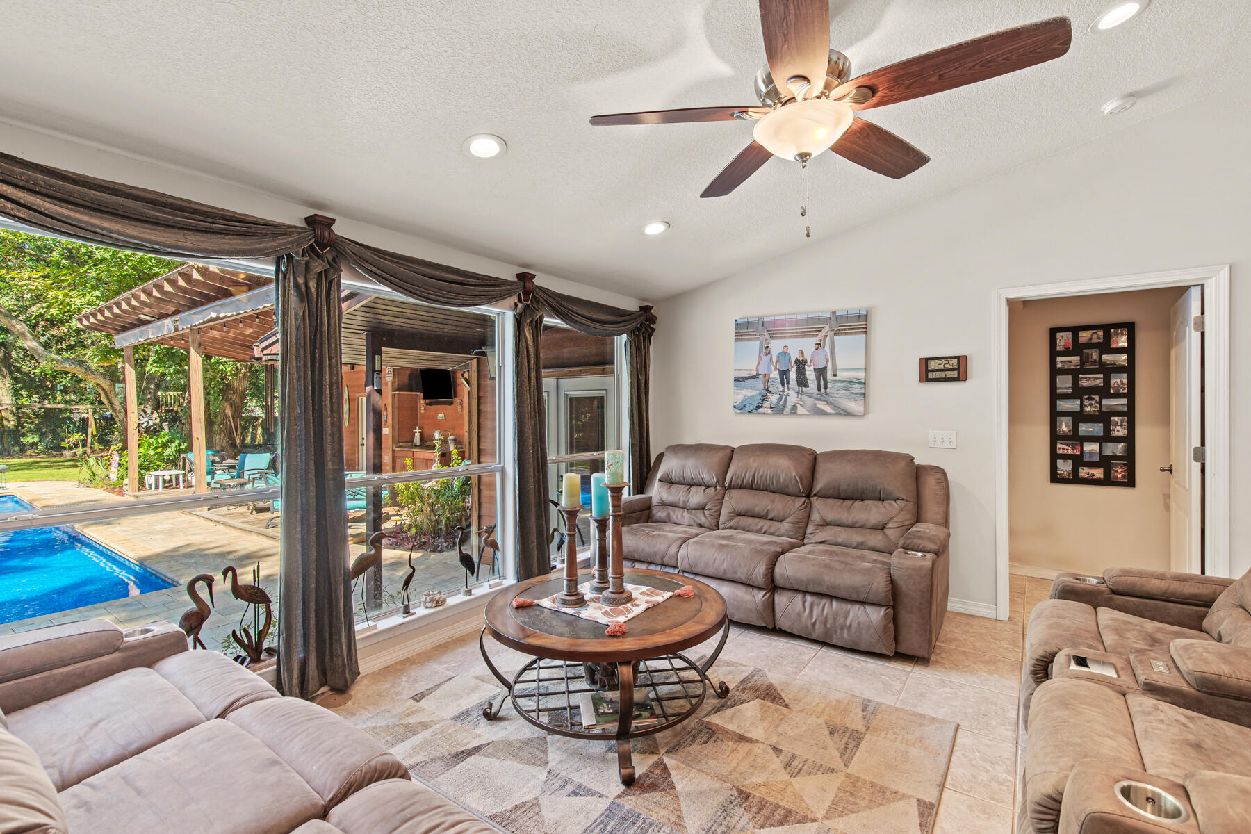 ELLIOTTS POINT - Residential