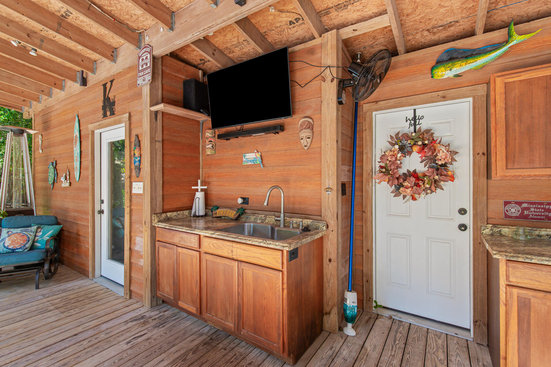 ELLIOTTS POINT - Residential