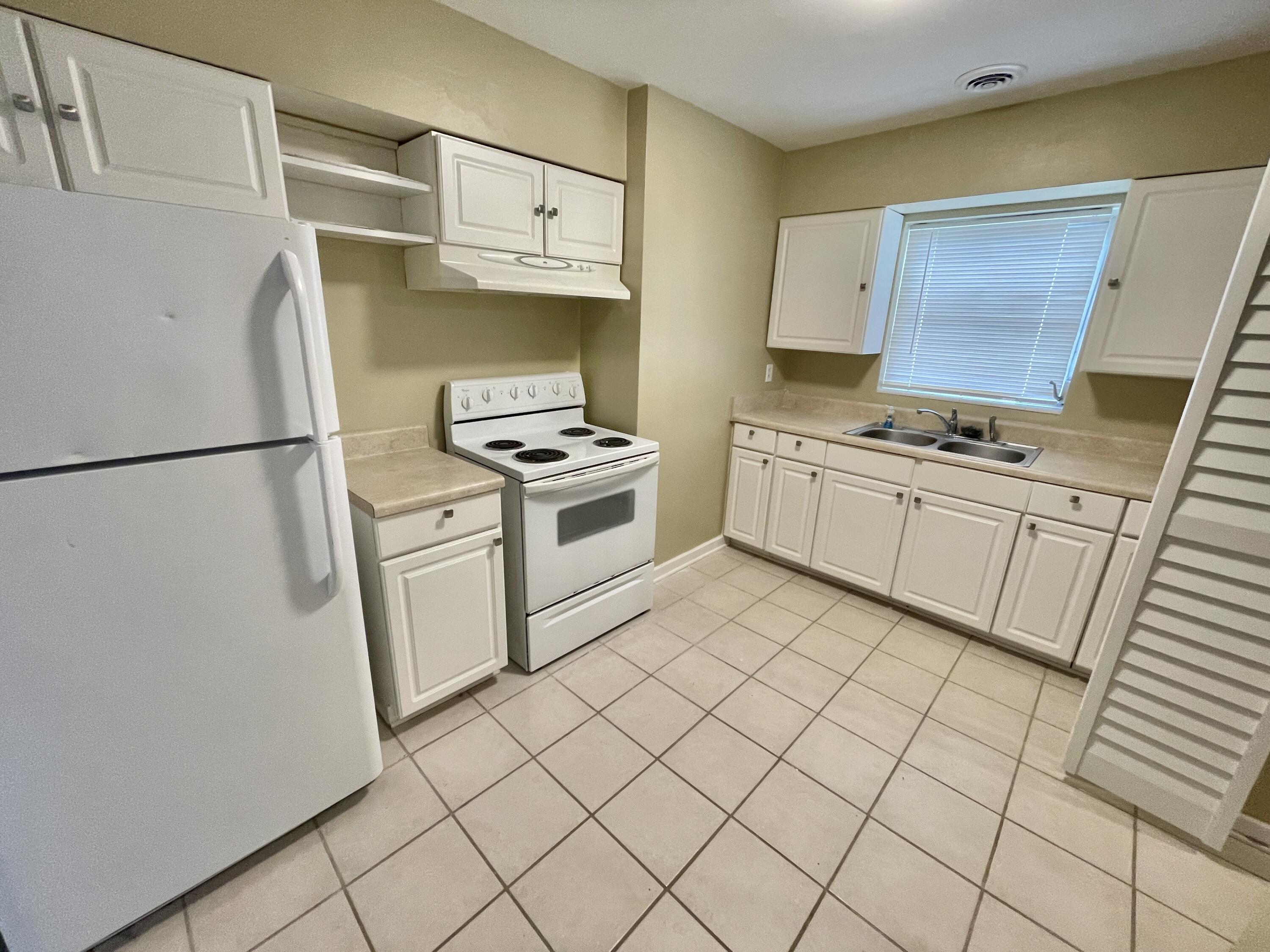 Bryn Mawr Blvd. - Residential Lease