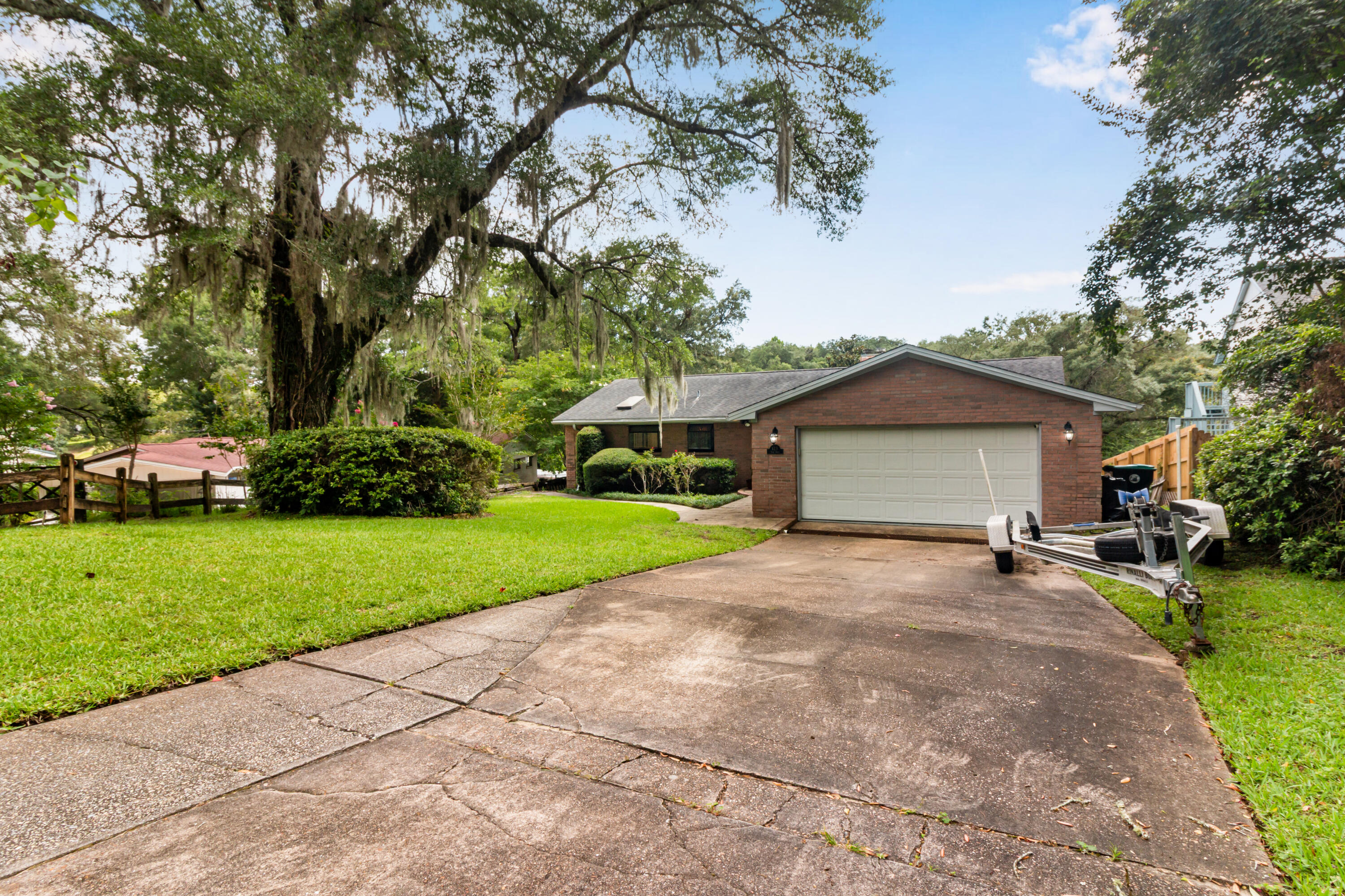 MICHAEL GLENN ESTATES - Residential