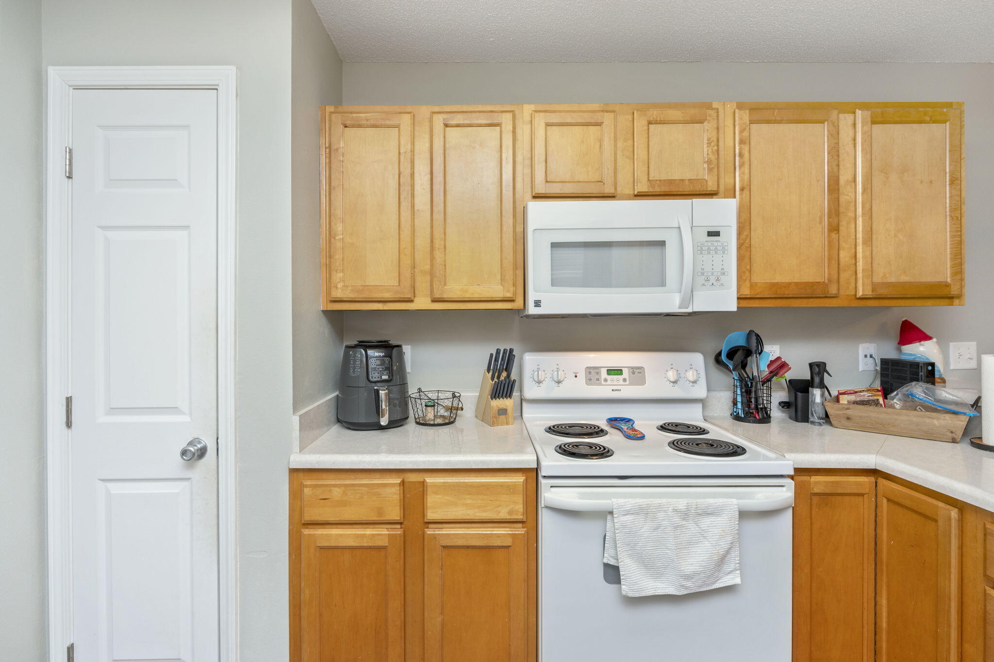 SANTA ROSA OAKS CONDOMINIUM - Residential Lease