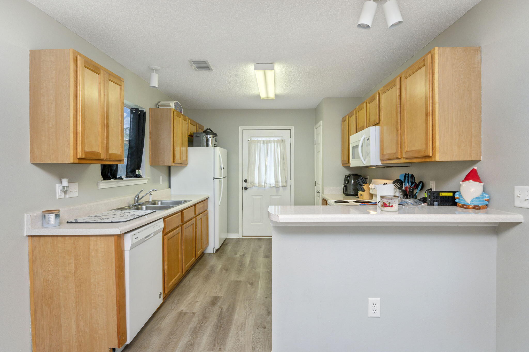 SANTA ROSA OAKS CONDOMINIUM - Residential Lease