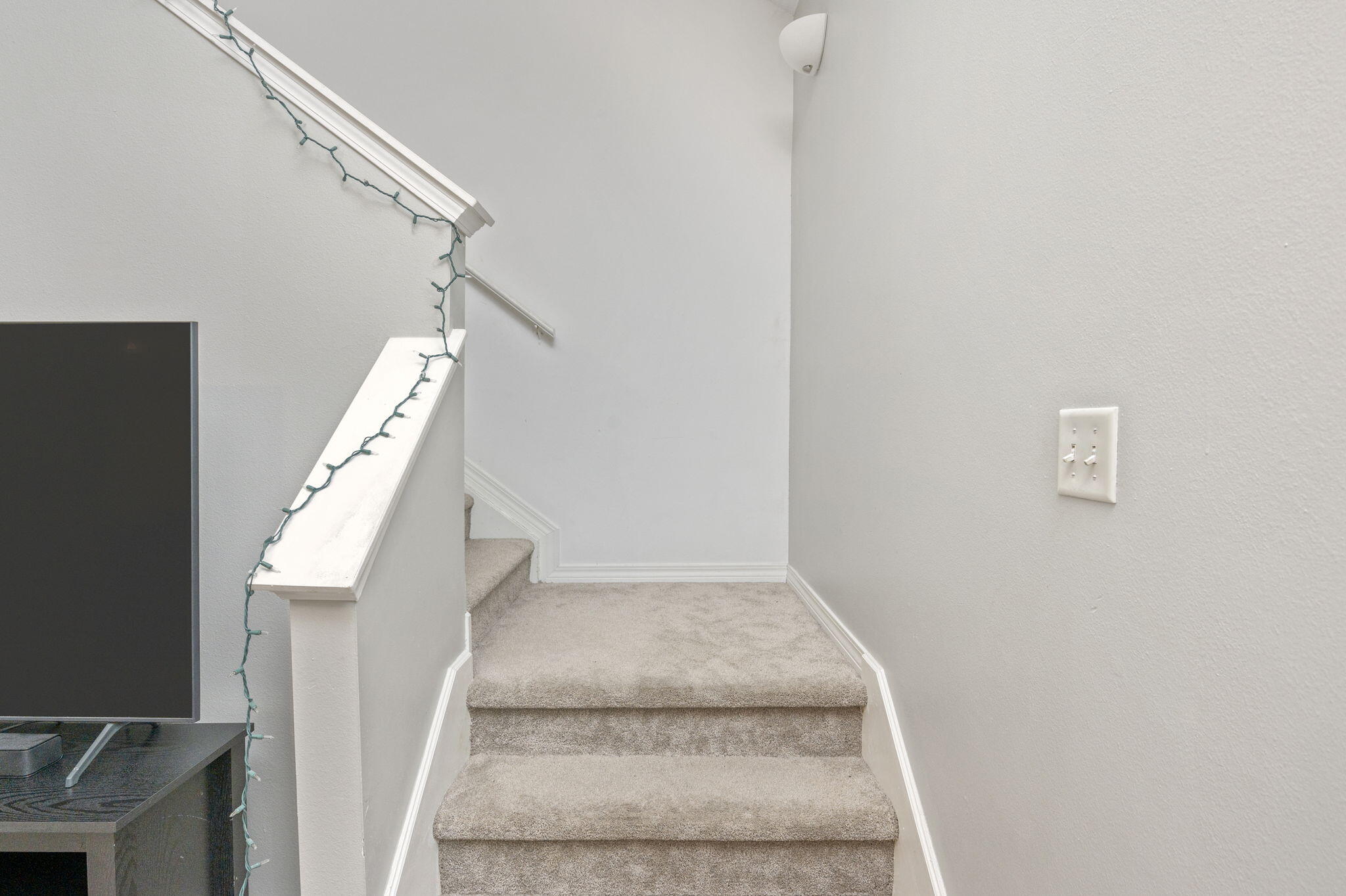 SANTA ROSA OAKS CONDOMINIUM - Residential Lease