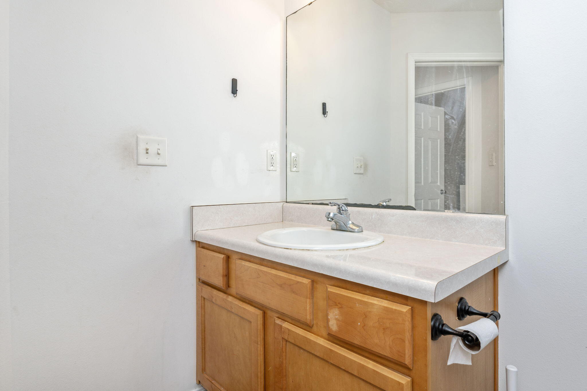 SANTA ROSA OAKS CONDOMINIUM - Residential Lease