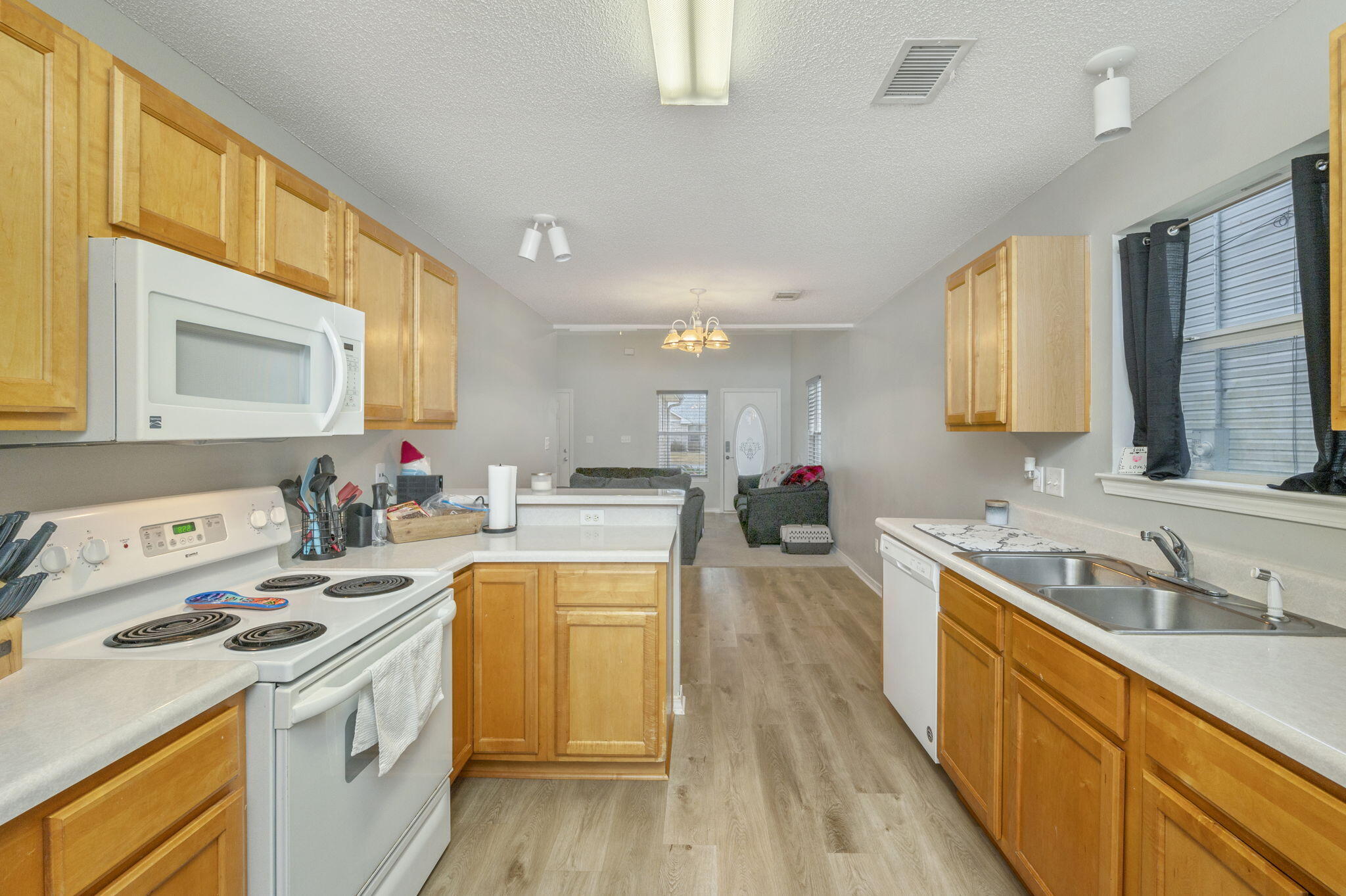 SANTA ROSA OAKS CONDOMINIUM - Residential Lease