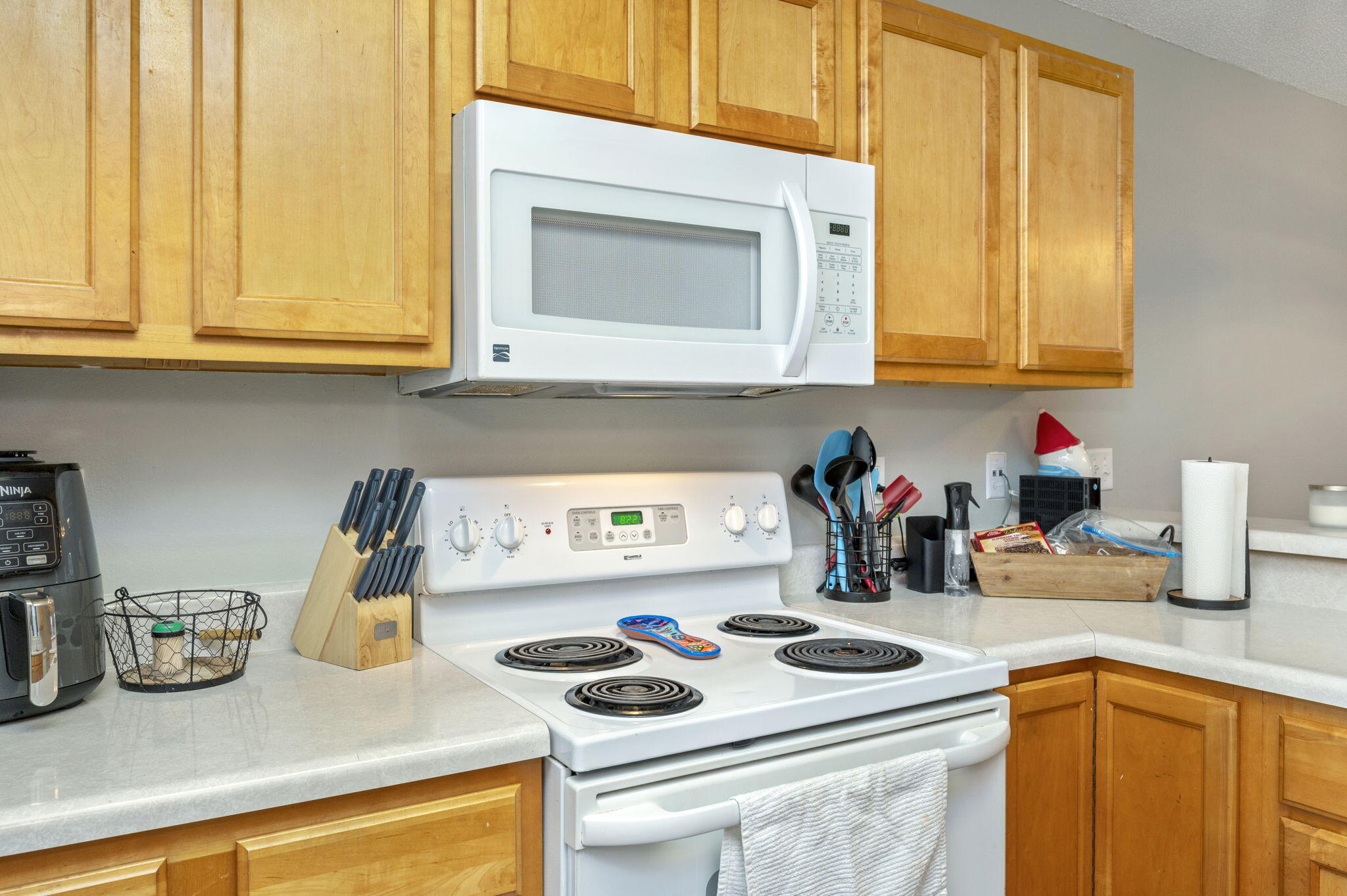 SANTA ROSA OAKS CONDOMINIUM - Residential Lease